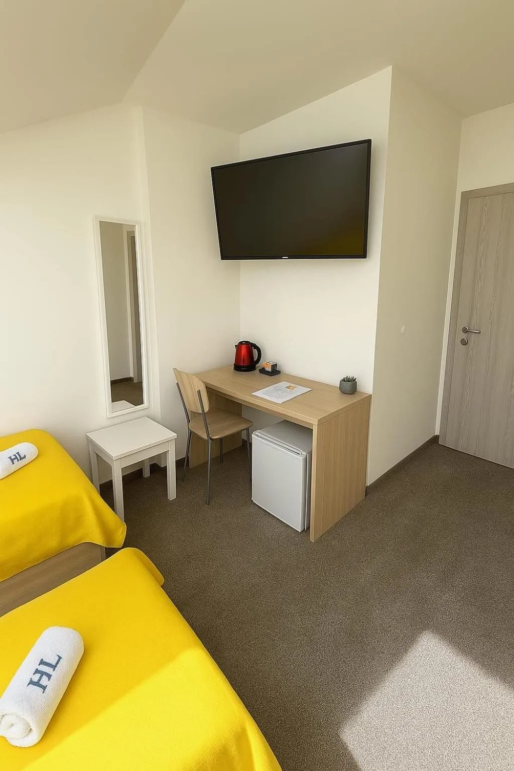 Bed in London Rooms Zagreb Airport