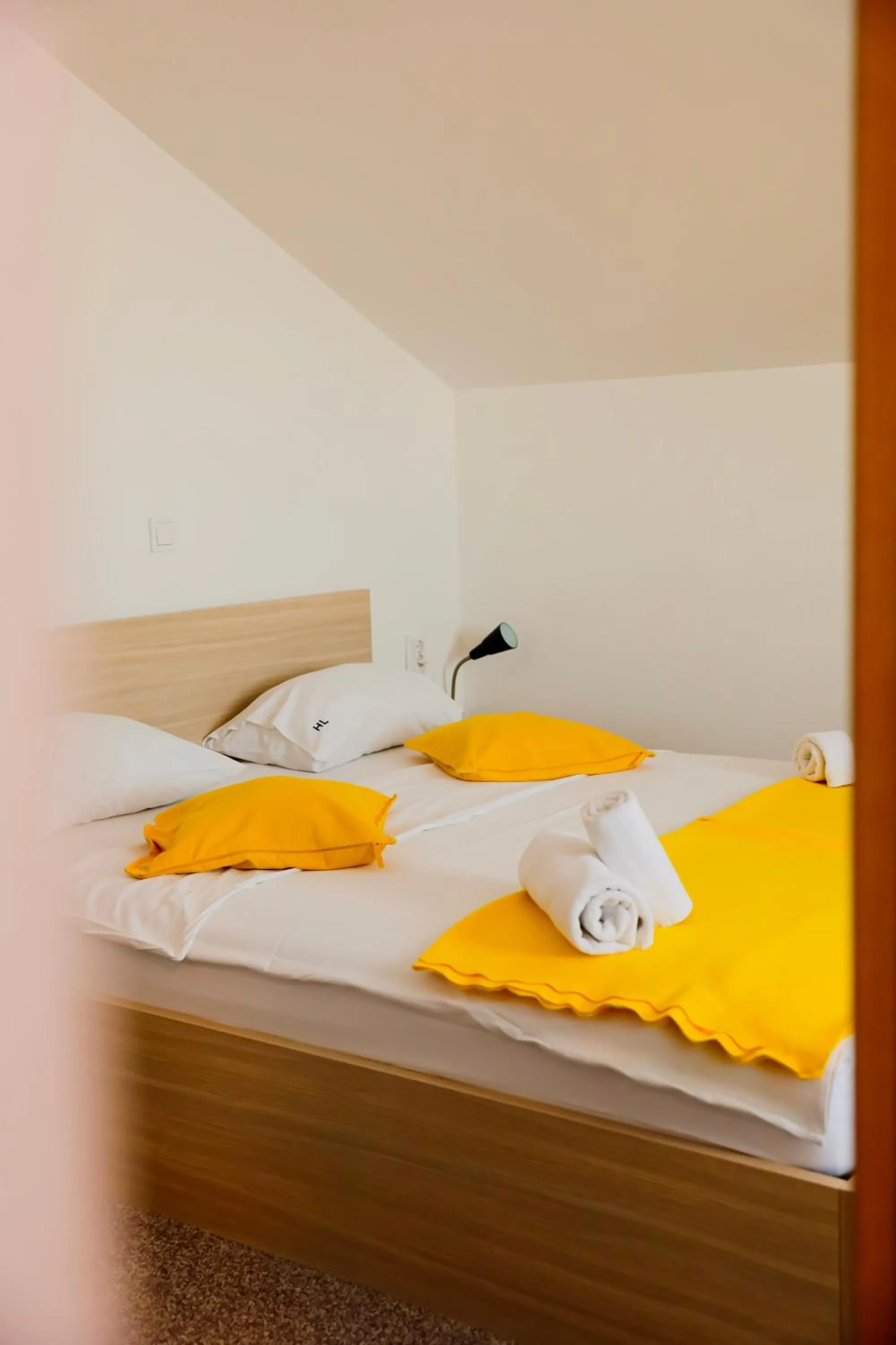 Bed in London Rooms Zagreb Airport