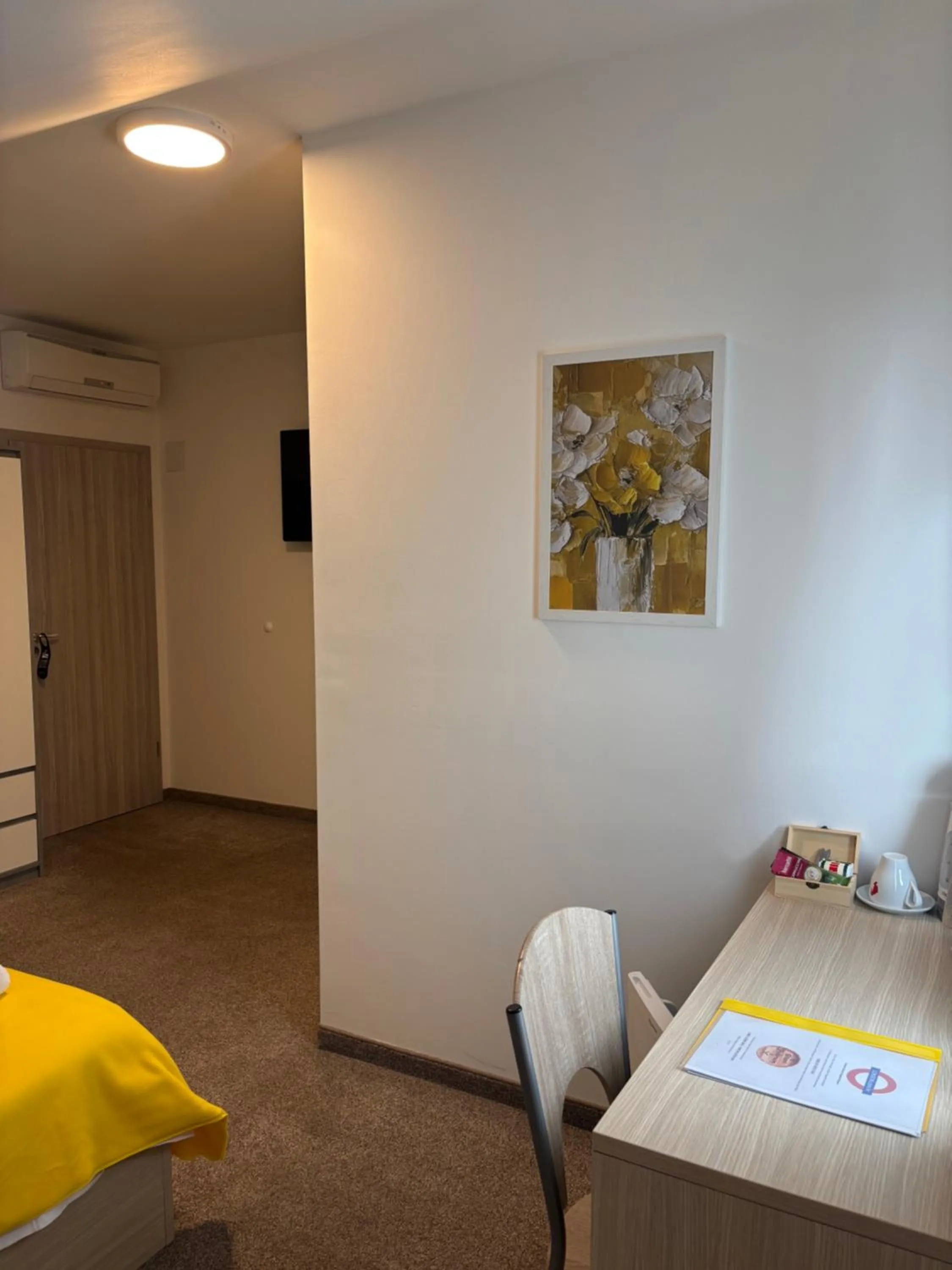 Bed in London Rooms Zagreb Airport