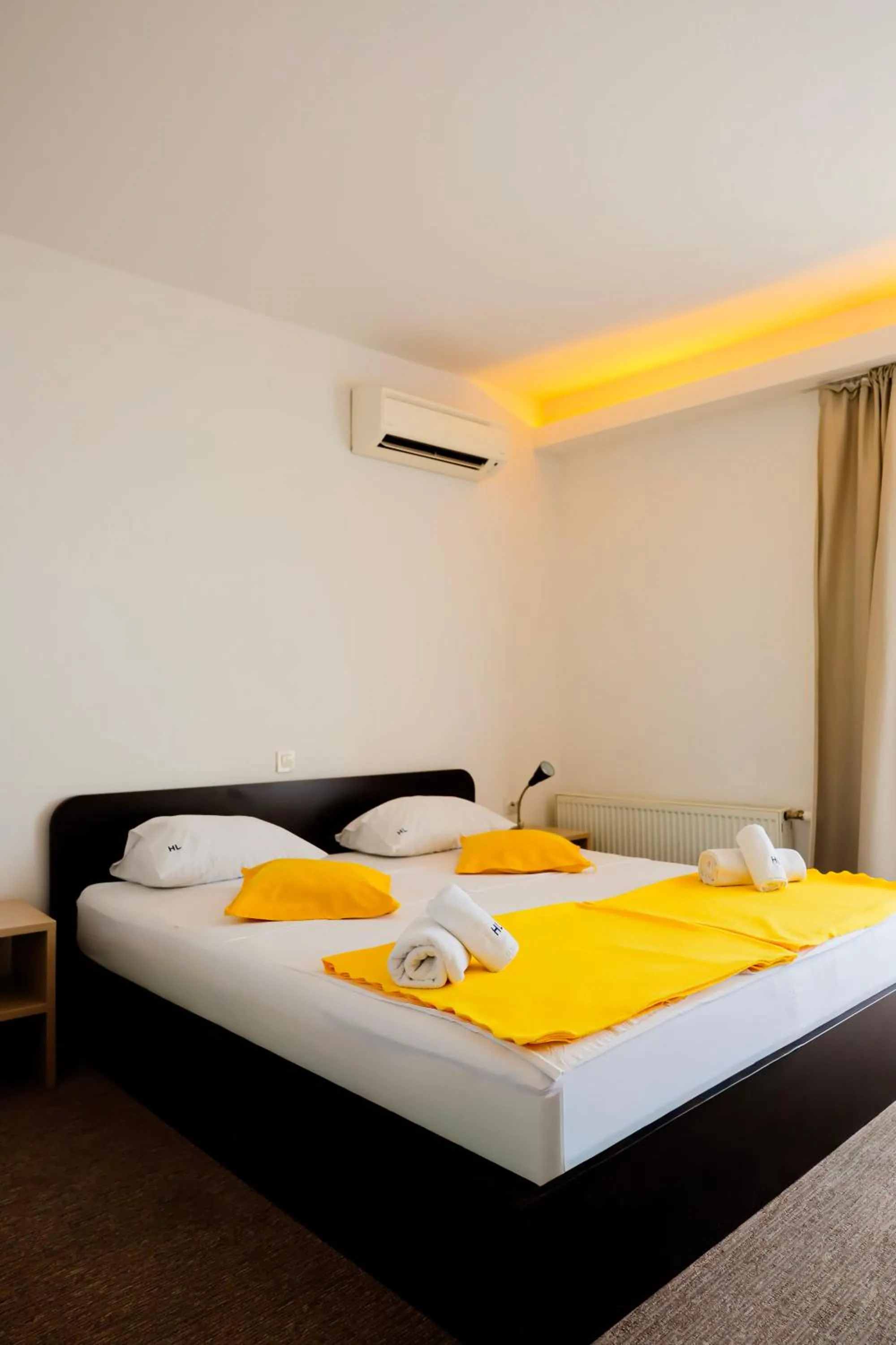 Bed in London Rooms Zagreb Airport