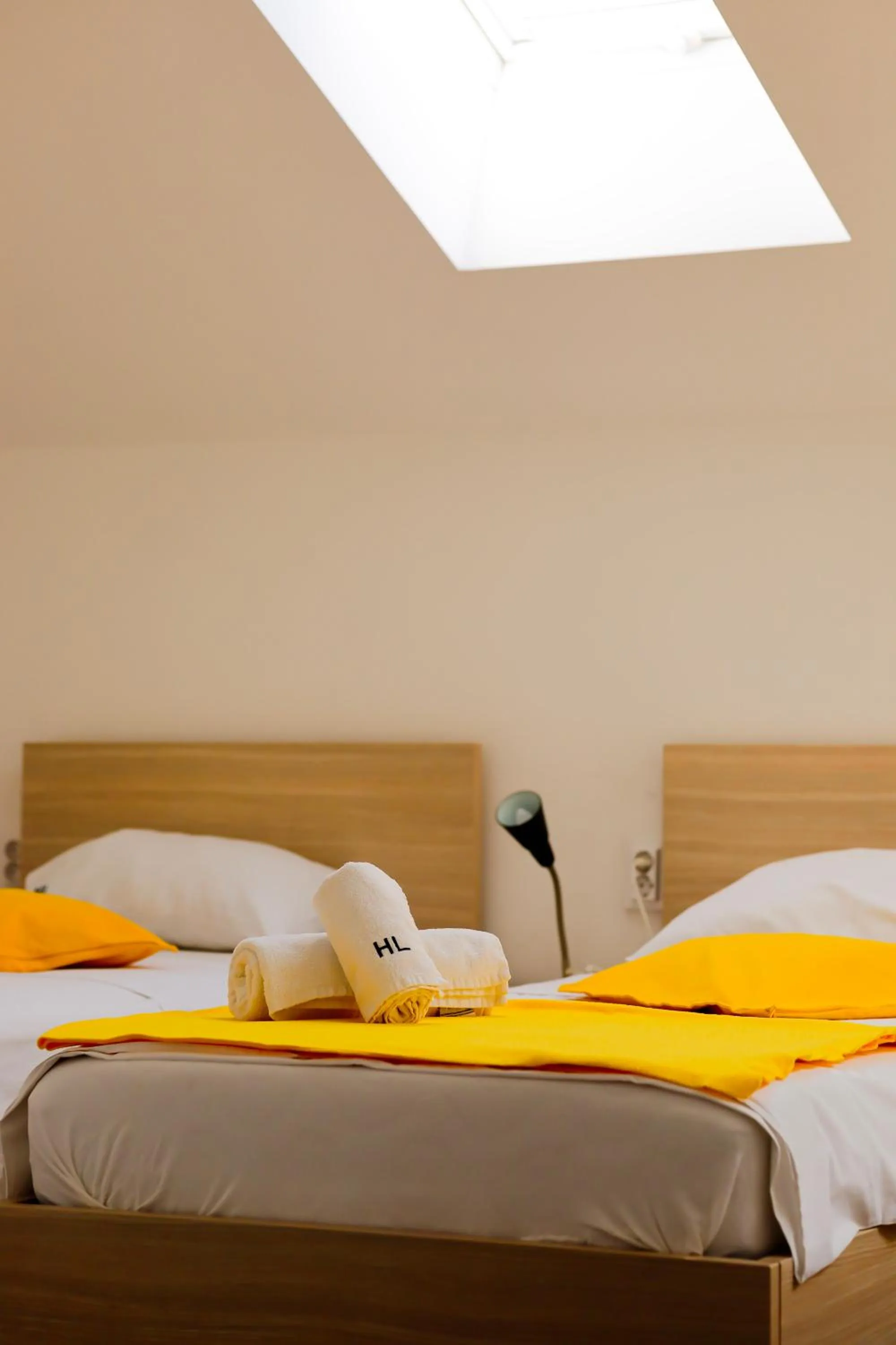 Bed in London Rooms Zagreb Airport