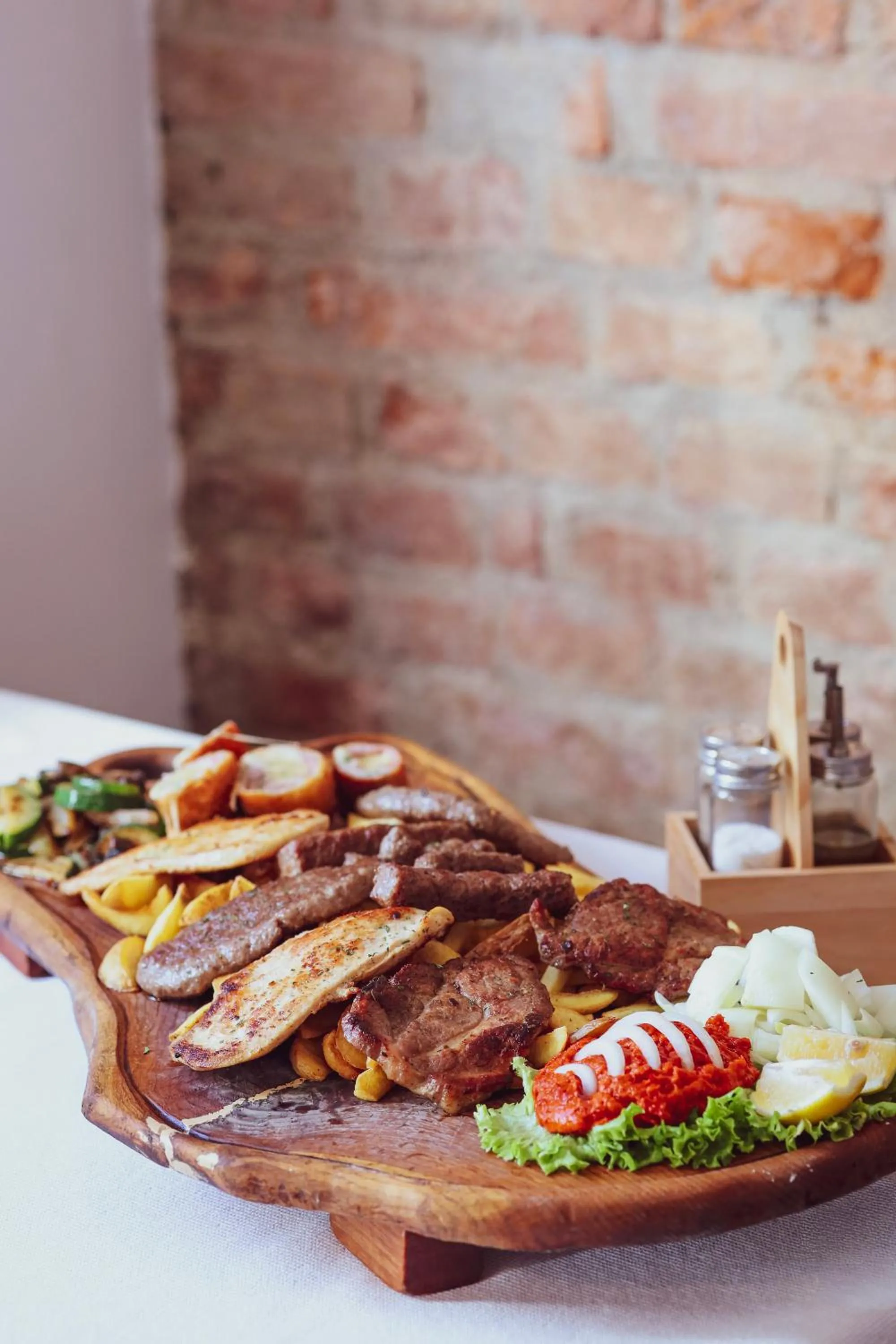 Restaurant/places to eat in London Rooms Zagreb Airport