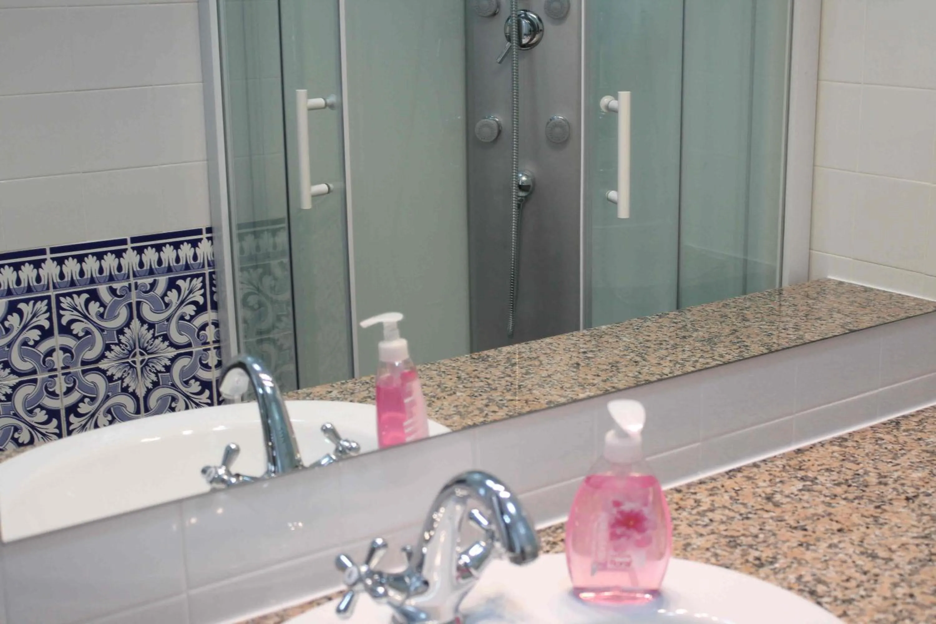 Bathroom in Cascais Jasmim Doce