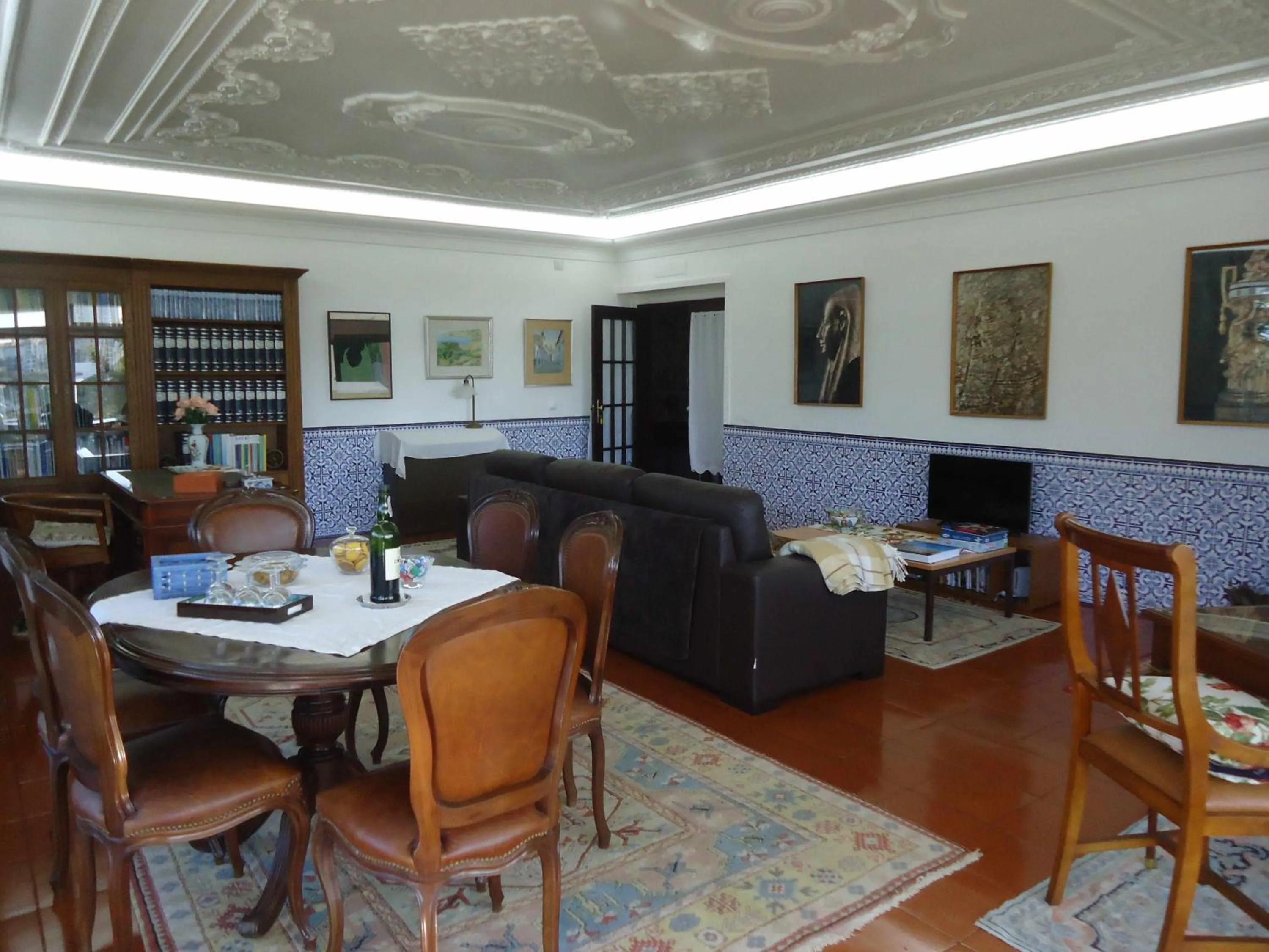 Communal lounge/ TV room in Cascais Jasmim Doce
