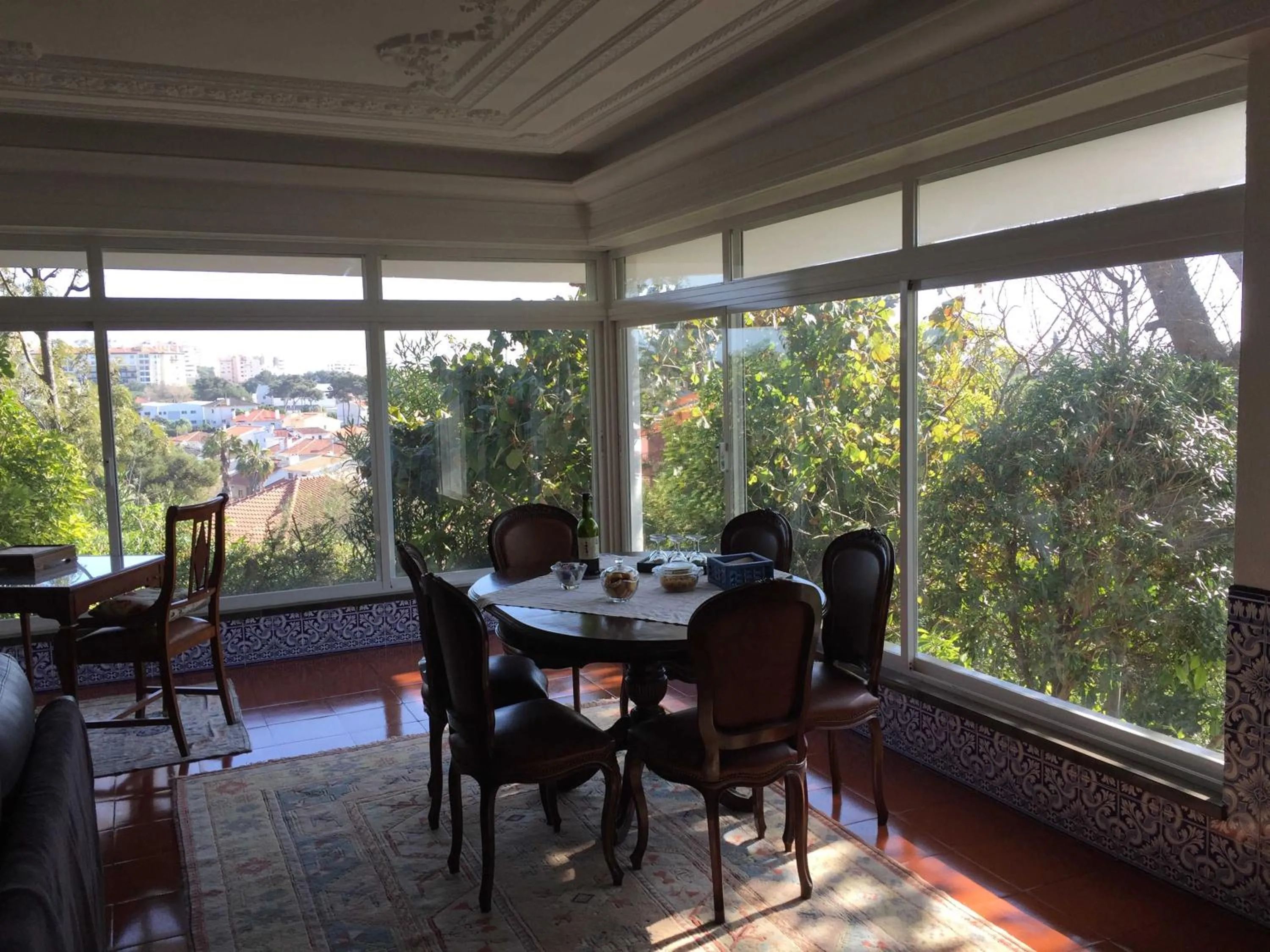 Communal lounge/ TV room in Cascais Jasmim Doce