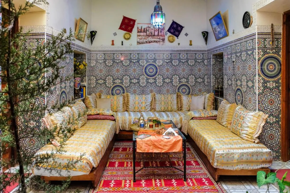 Restaurant/places to eat in Dar Najia