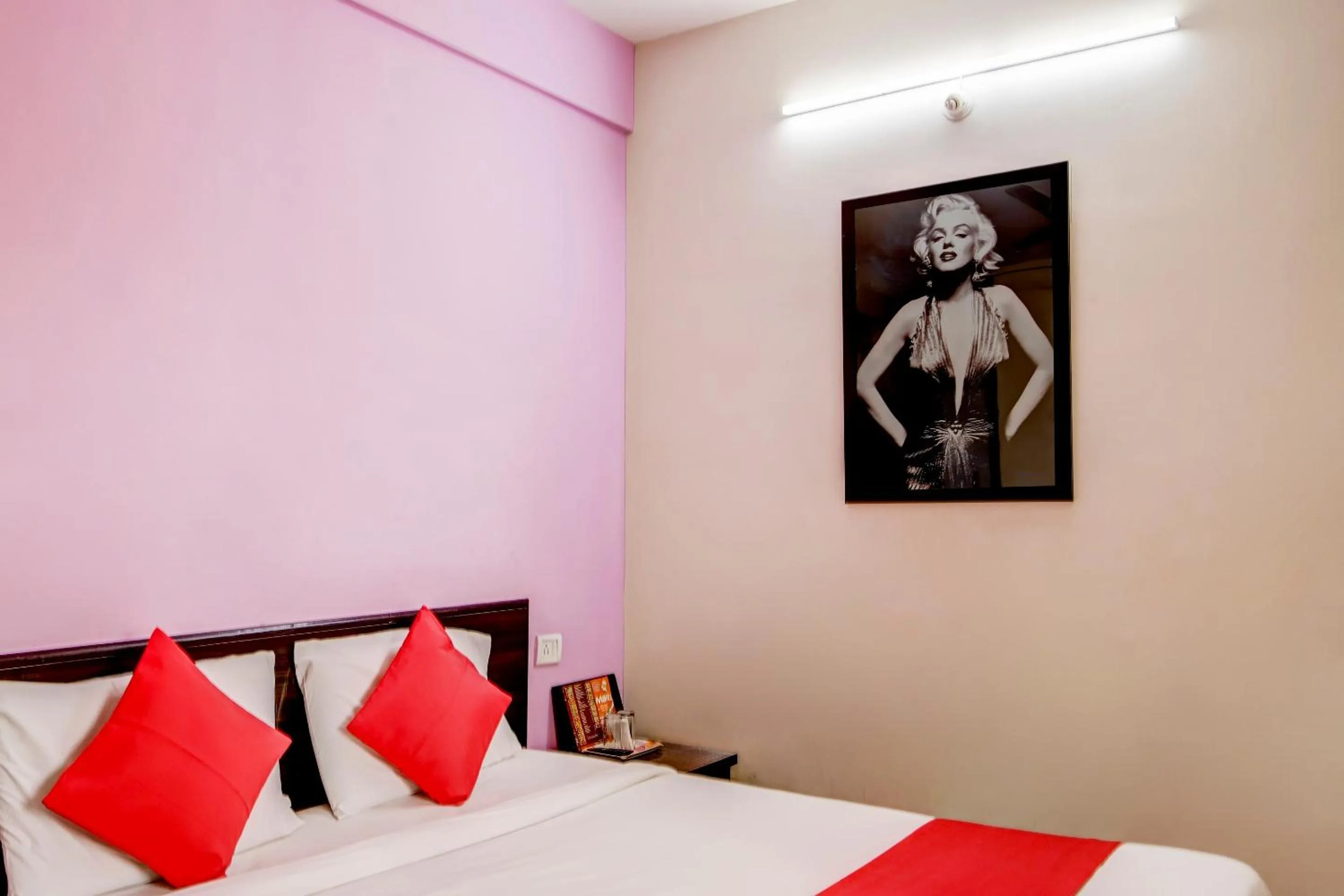 Bedroom, Bed in Hotel O Manu Residency