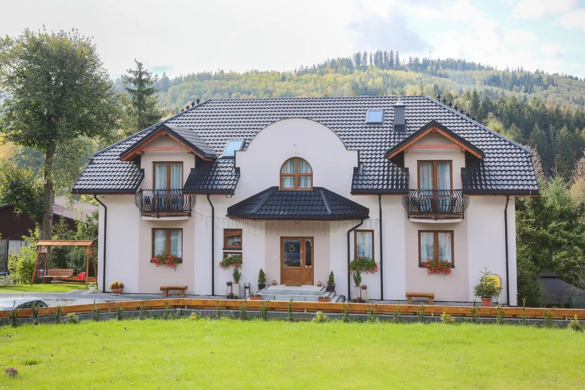 Property building in Willa Miła