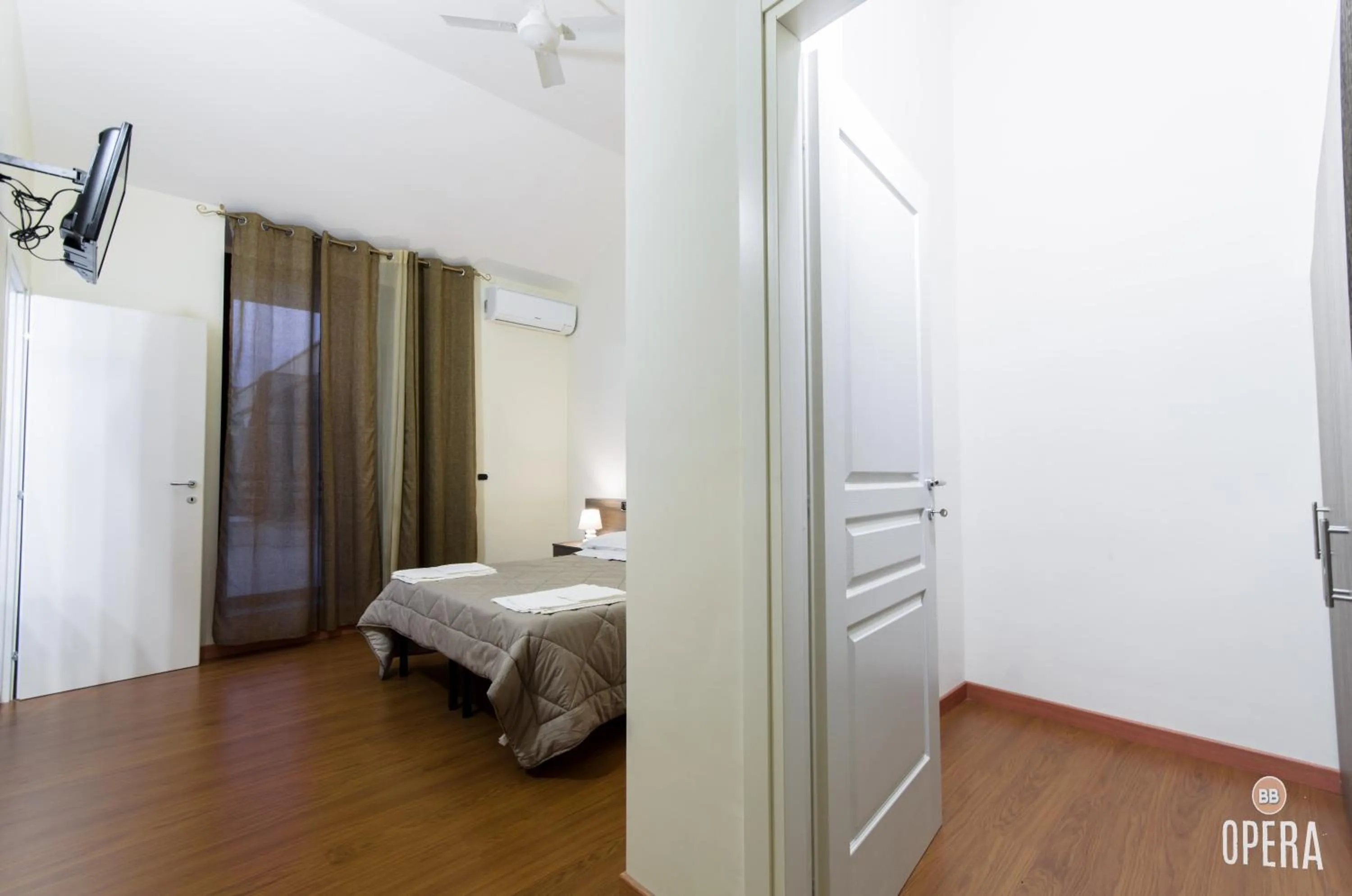 Bedroom, Bed in Opera B&B