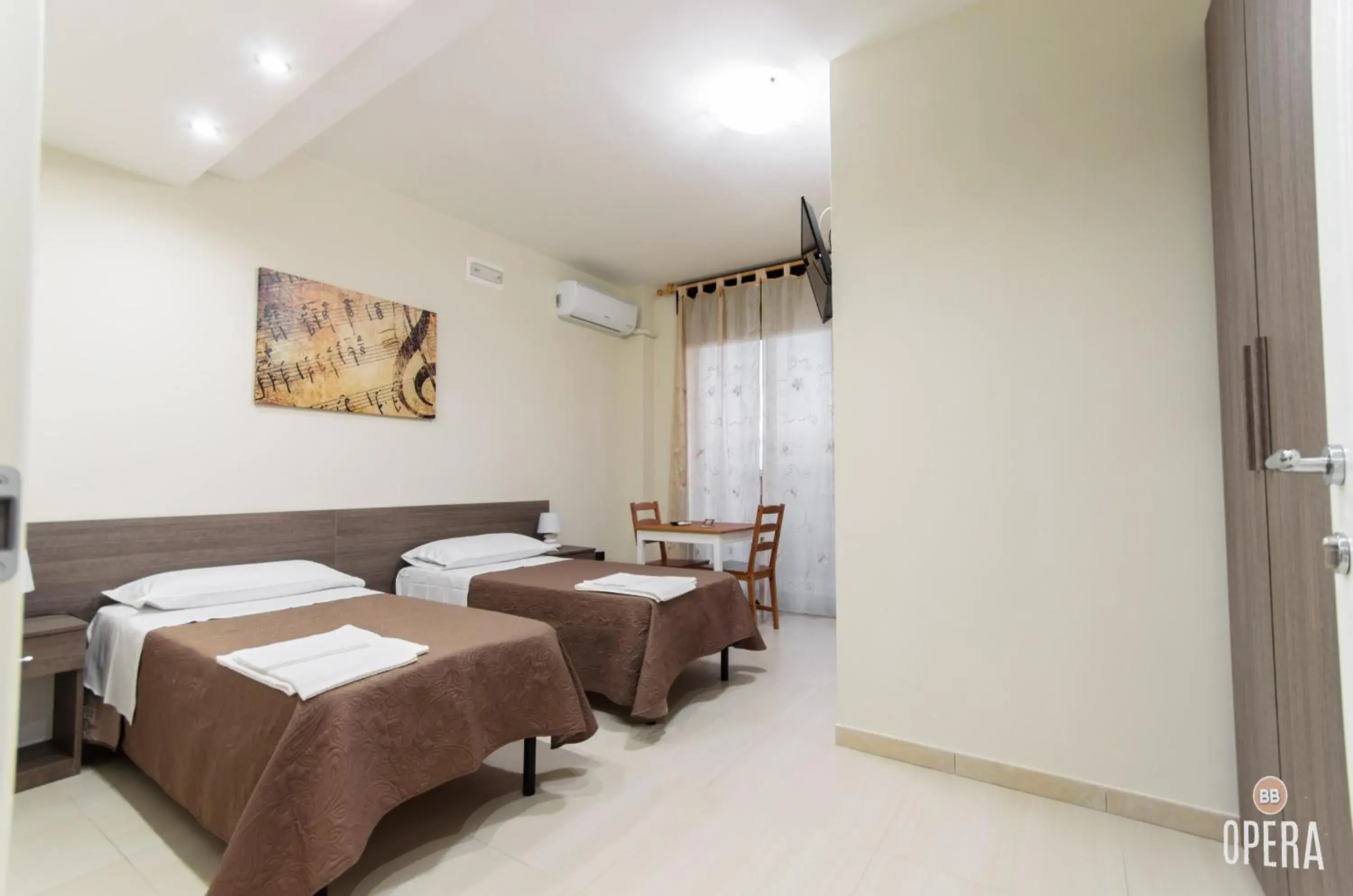 Economy Double or Twin Room in Opera B&B Economy Double or Twin Room in Opera B&B