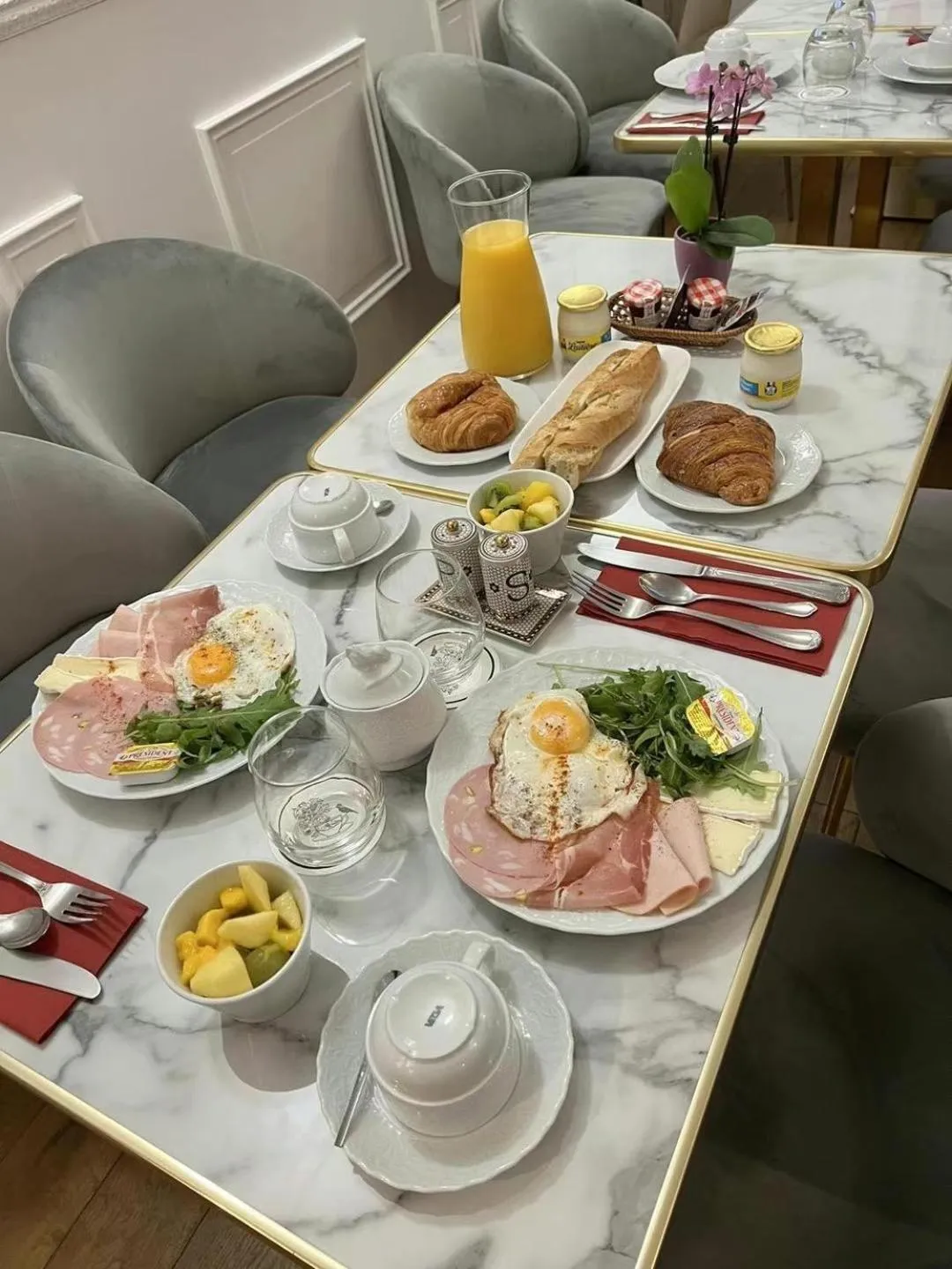 Breakfast in La Maison Gobert Paris Hotel Particulier