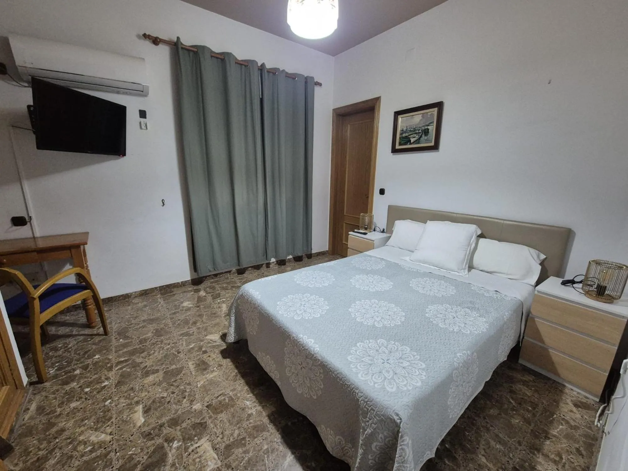 Bed in Hotel Bon Lloc