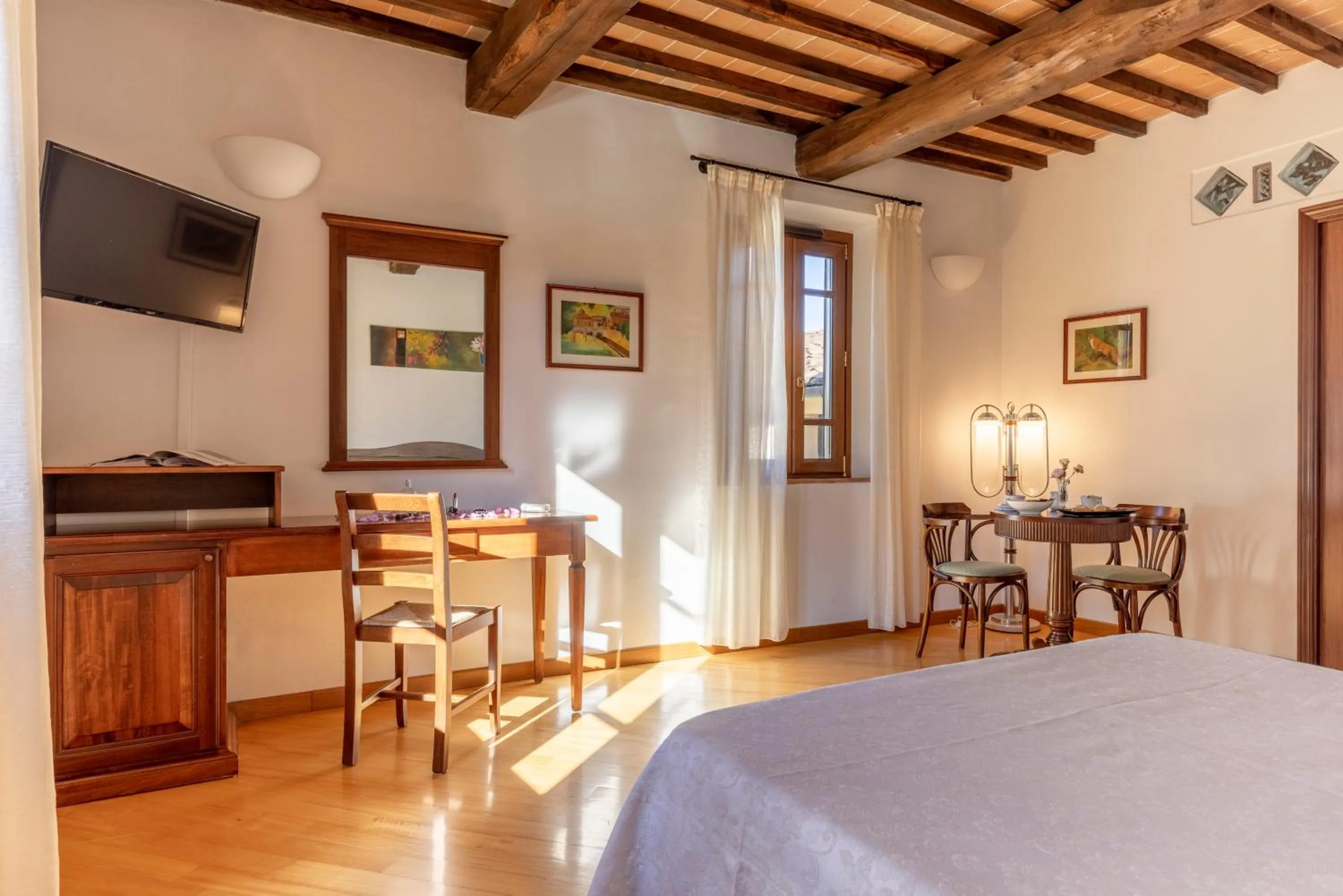 TV and multimedia, Bed in Hotel La Pace