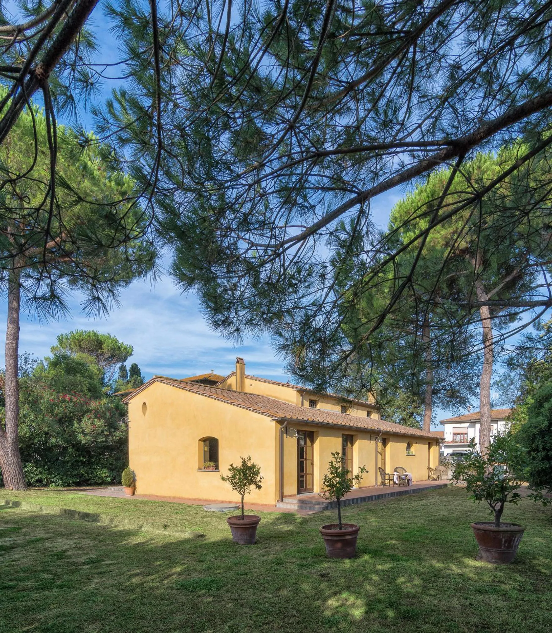 Property building in Pisa Holidays