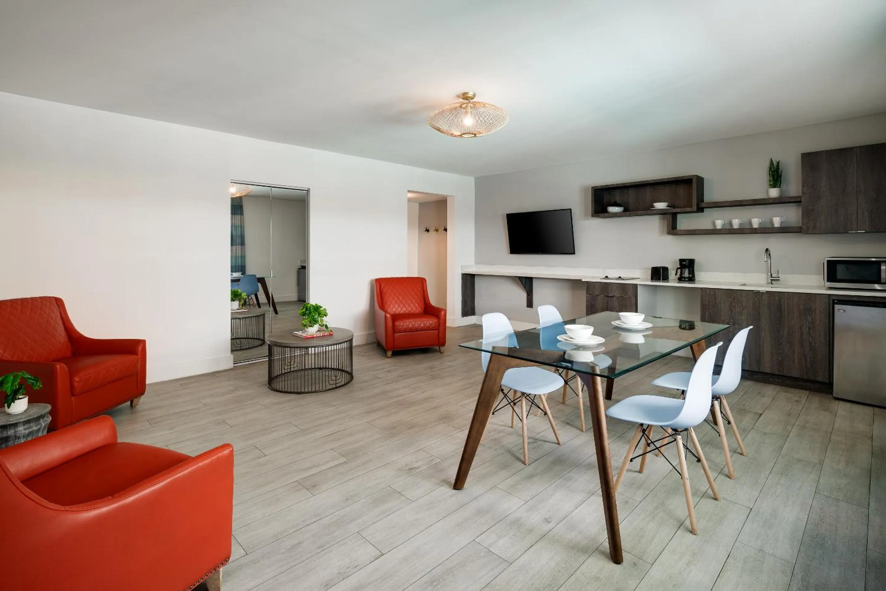 Living room in Waterside Hotel and Suites