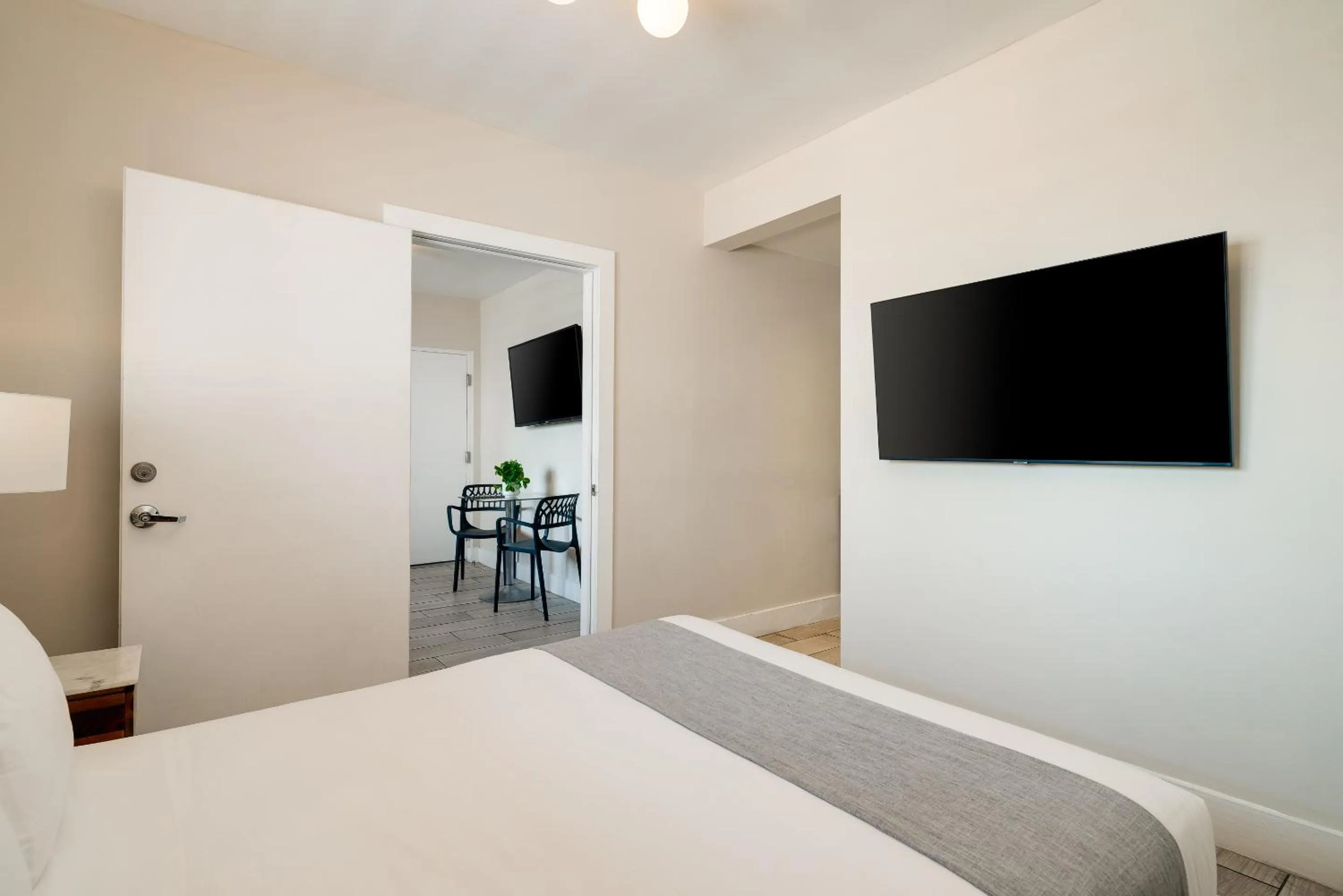 Bedroom, Bed in Waterside Hotel and Suites