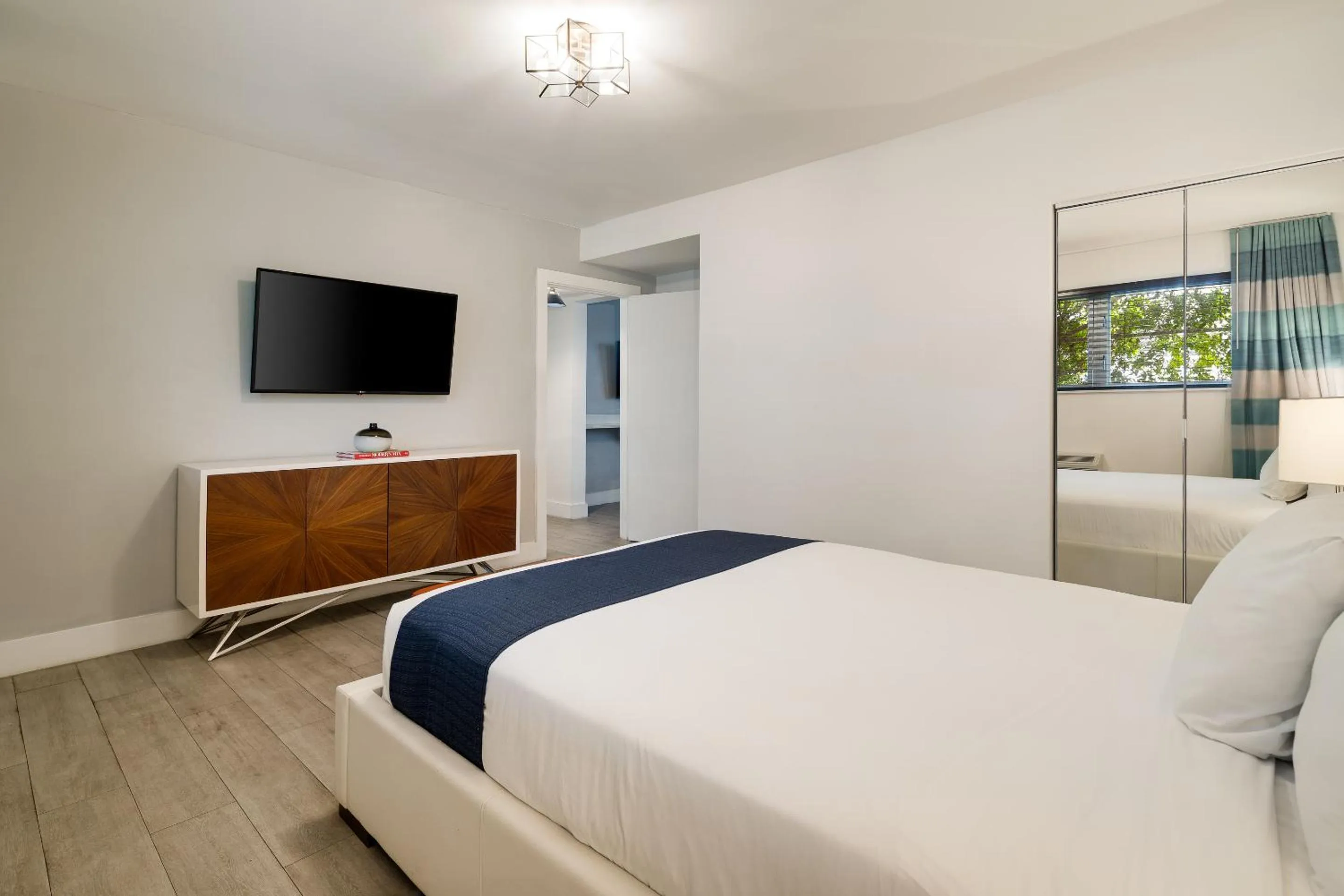 Bedroom, Bed in Waterside Hotel and Suites