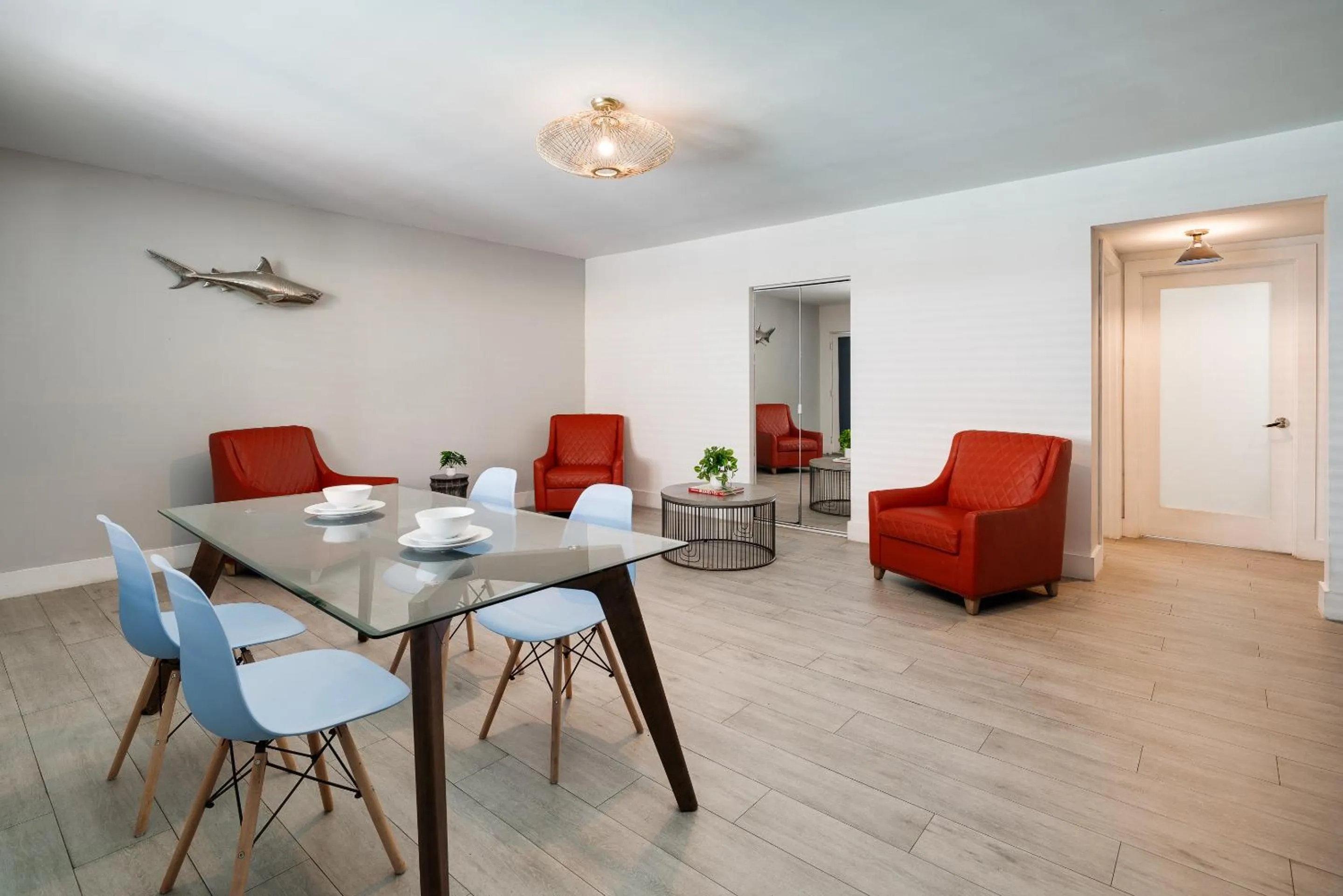 Living room in Waterside Hotel and Suites