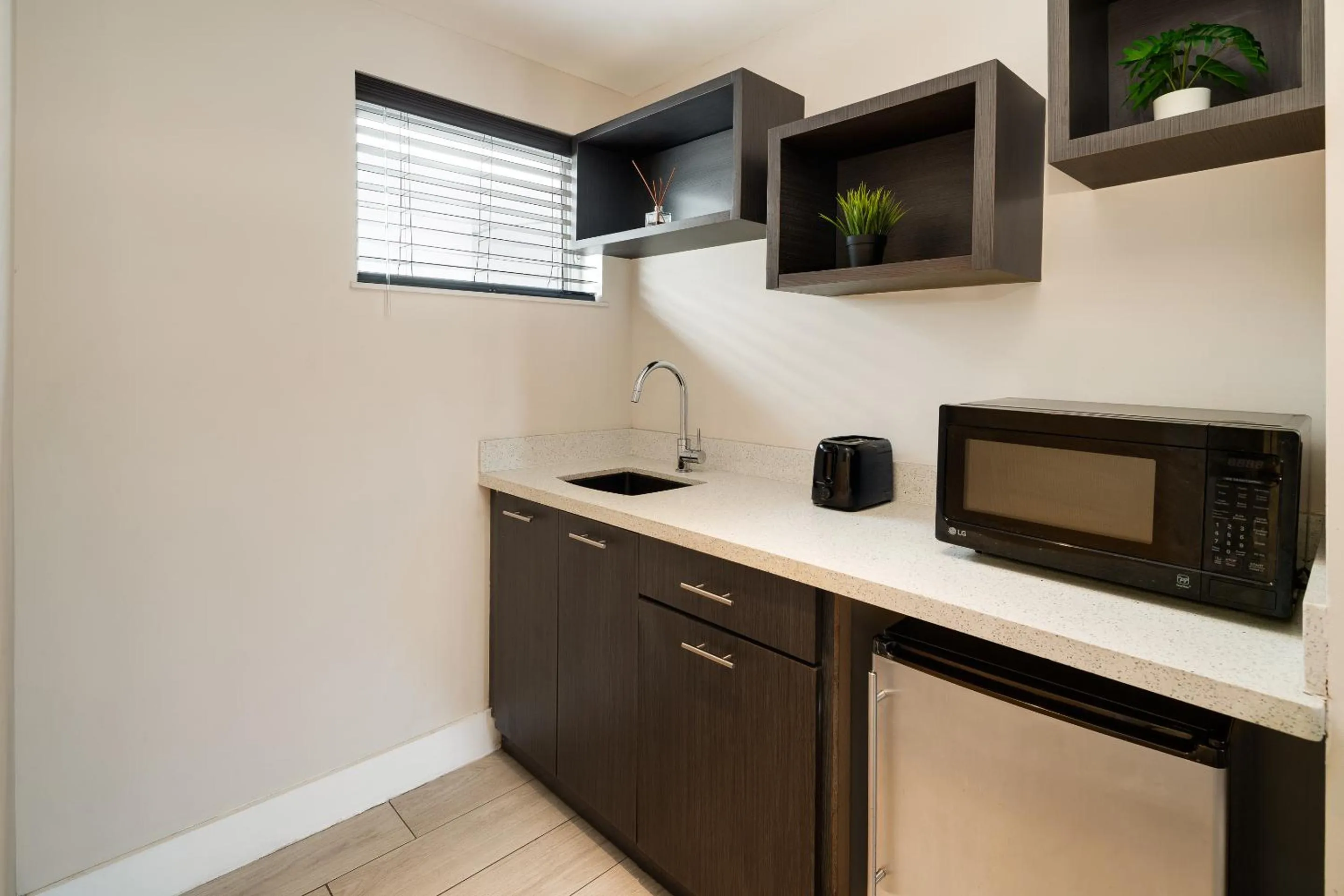 Kitchen or kitchenette in Waterside Hotel and Suites