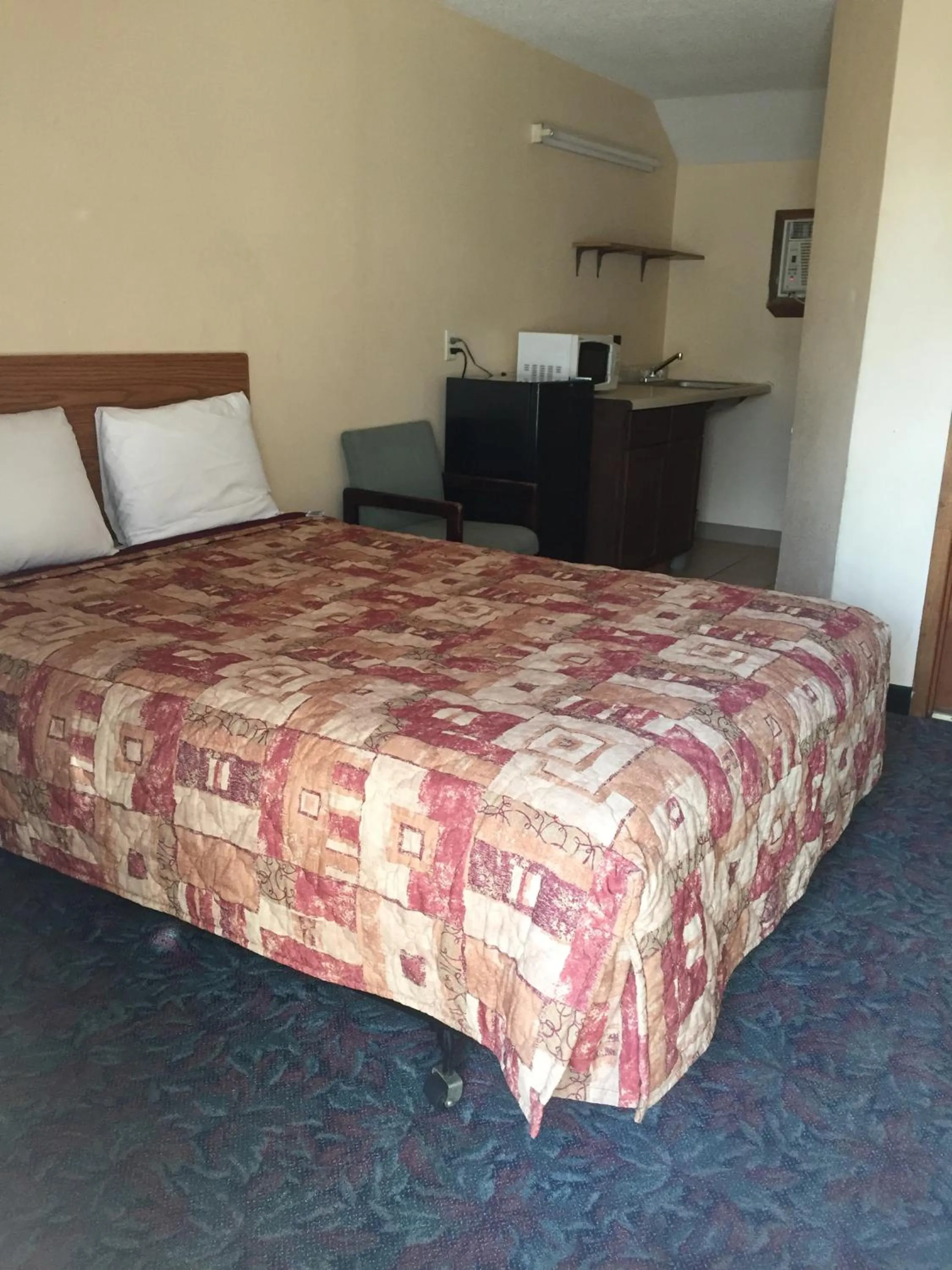 Bed in West Motel