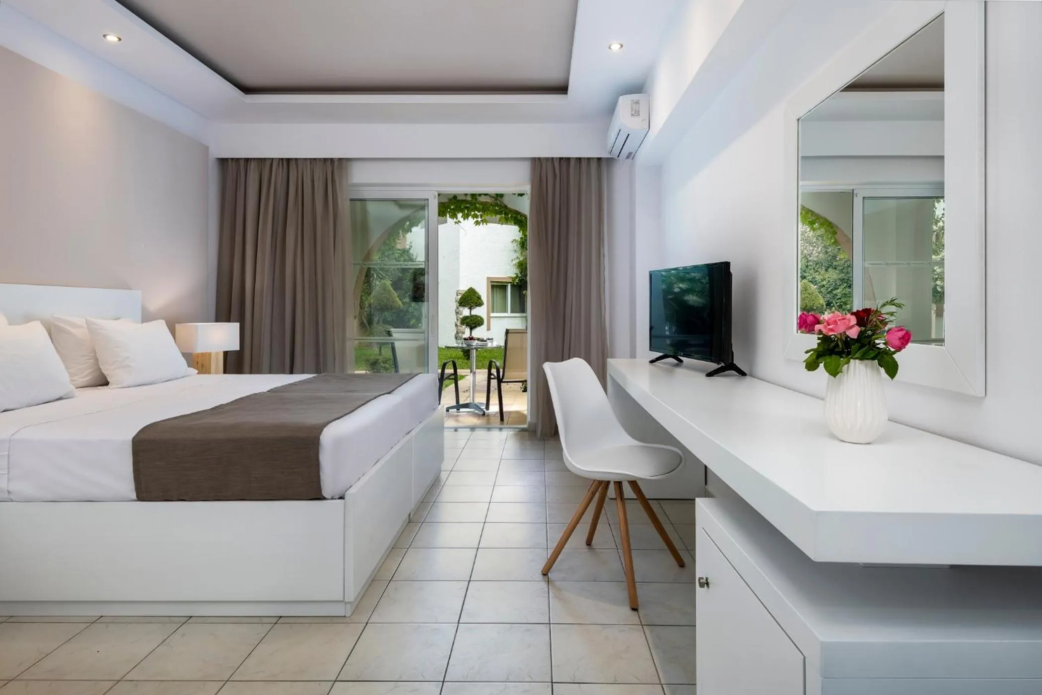 Bedroom, Bed in Gaia Royal