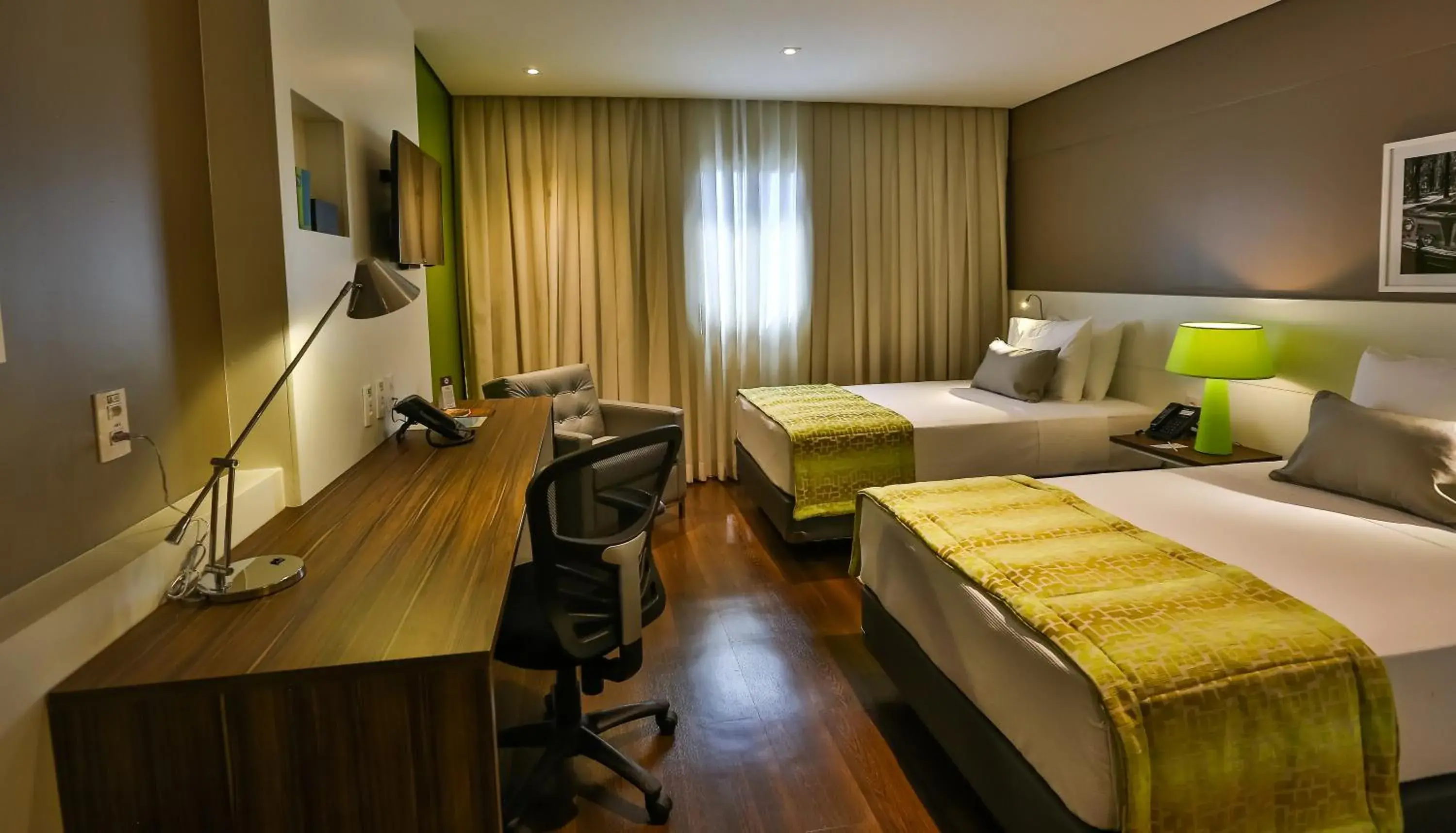 Deluxe Twin Room in Quality Hotel Flamboyant Deluxe Twin Room in Quality Hotel Flamboyant