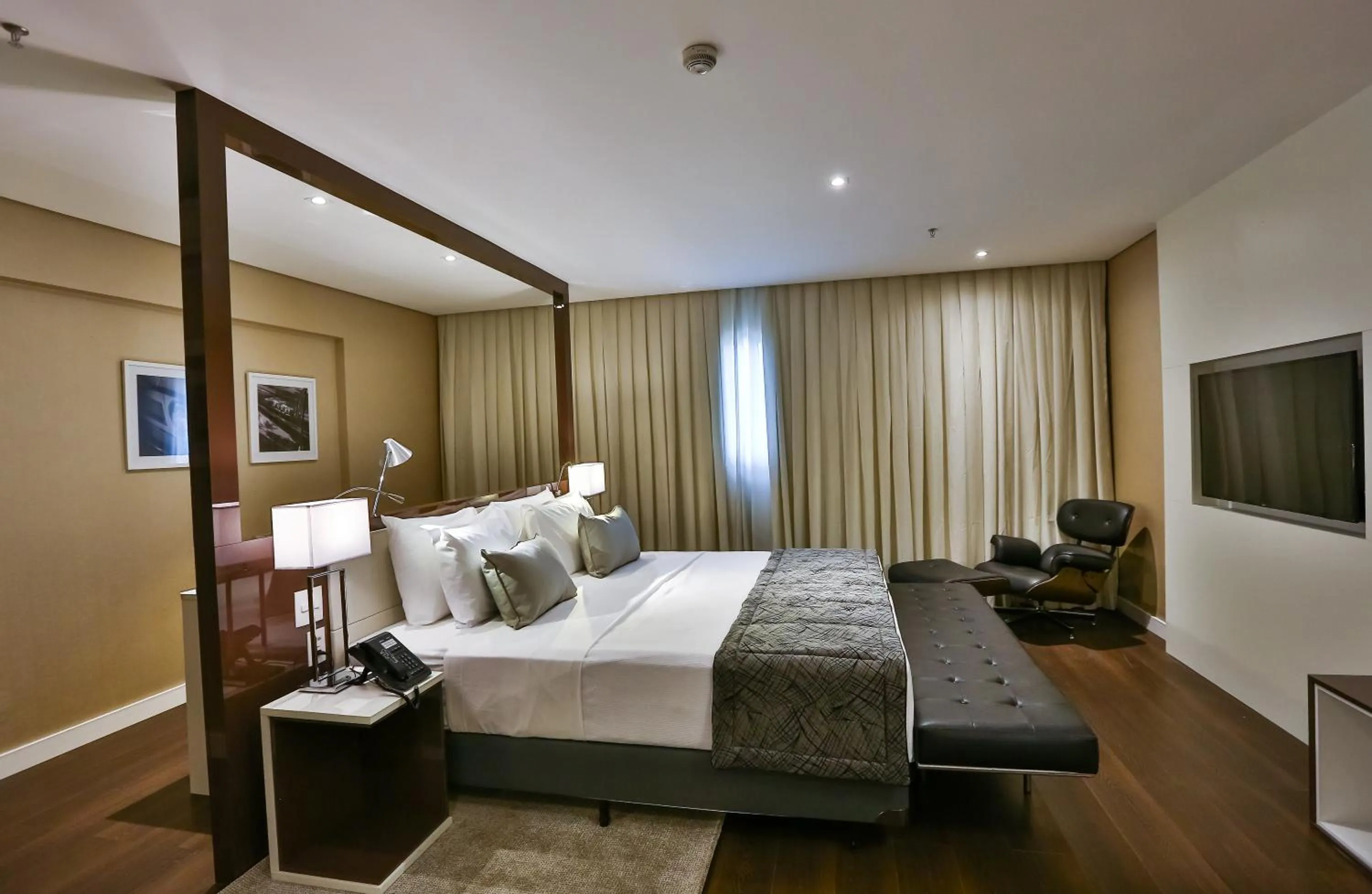 Bedroom, Bed in Quality Hotel Flamboyant