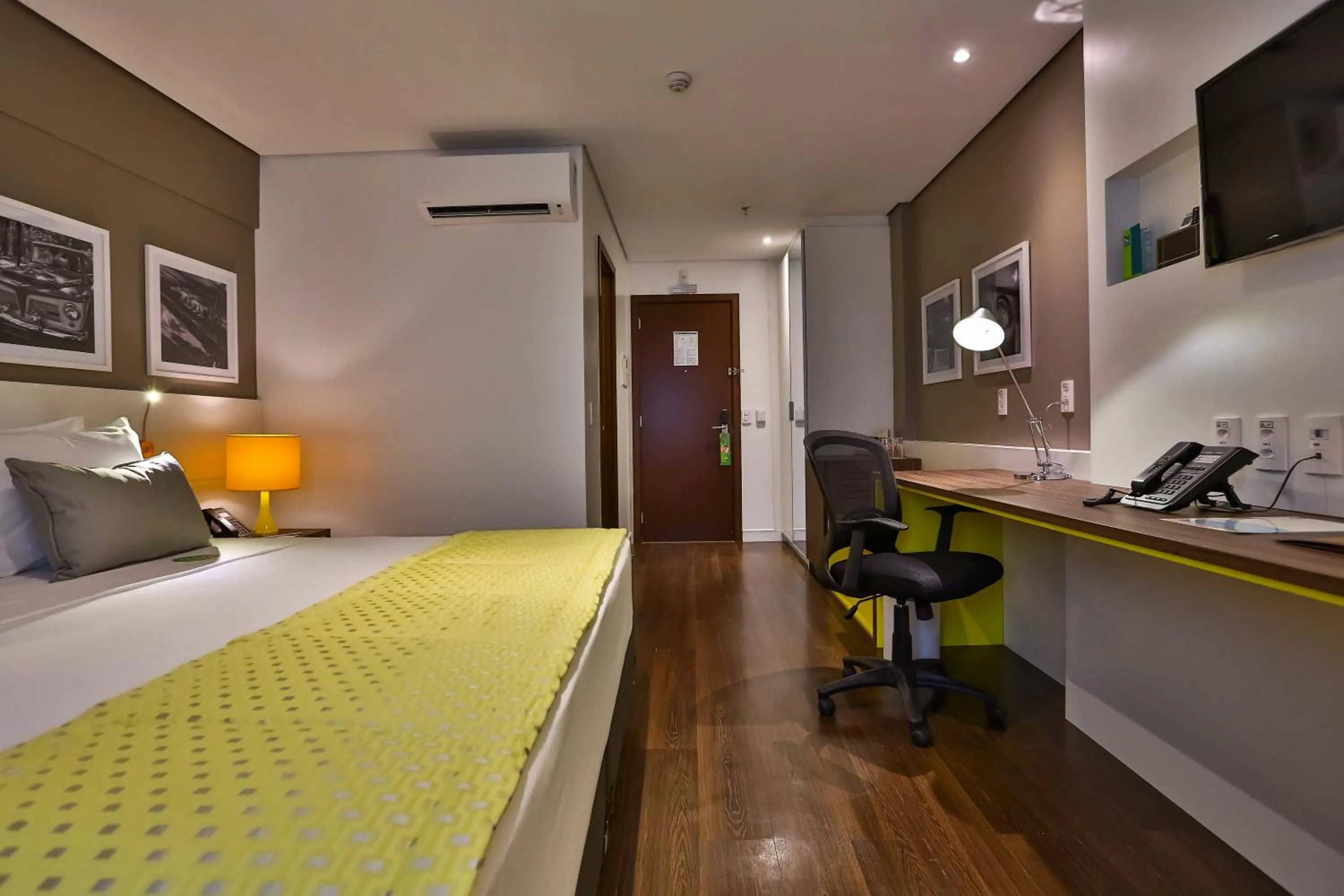 Bedroom, Bed in Quality Hotel Flamboyant