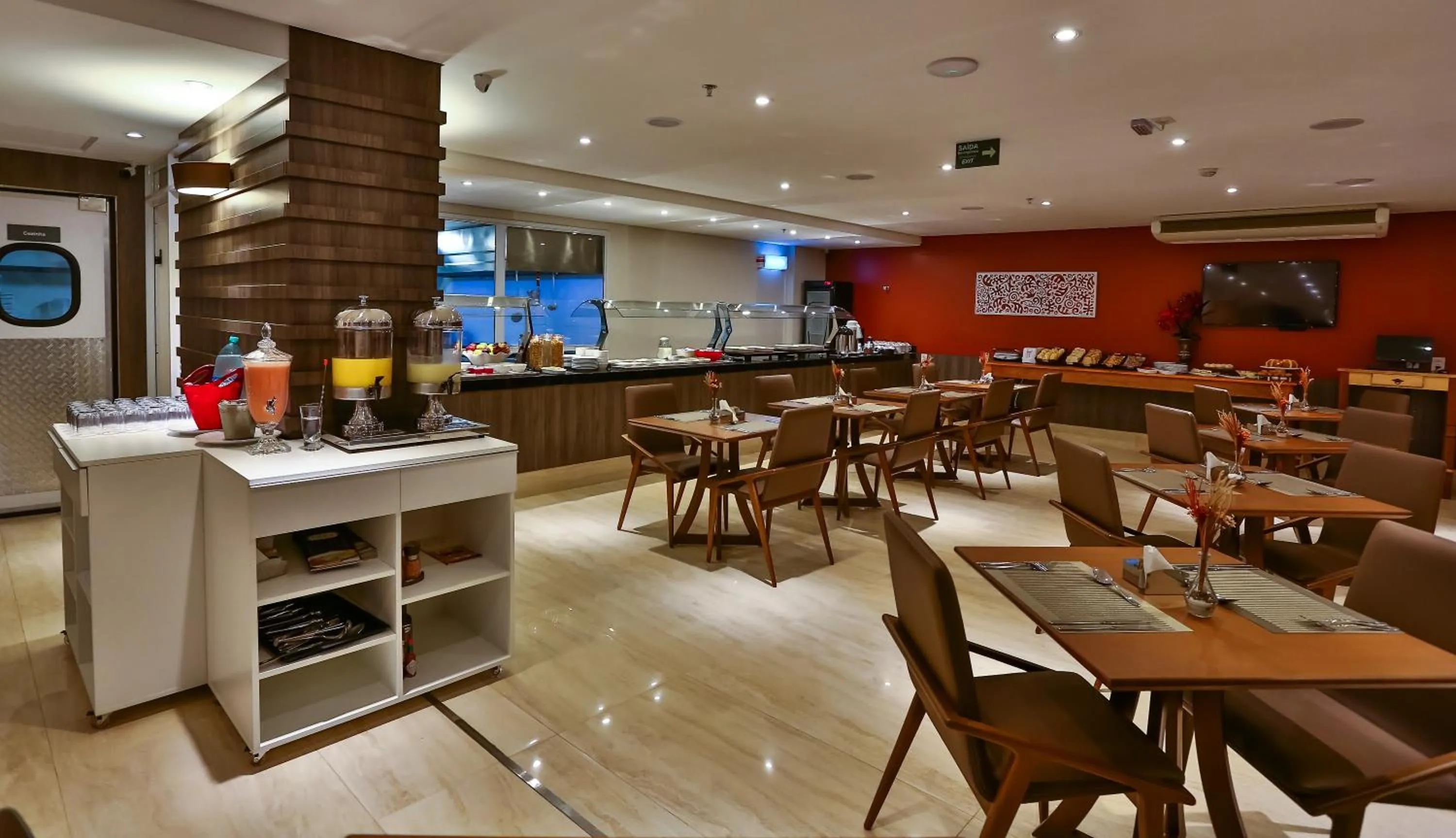 Buffet breakfast in Quality Hotel Flamboyant