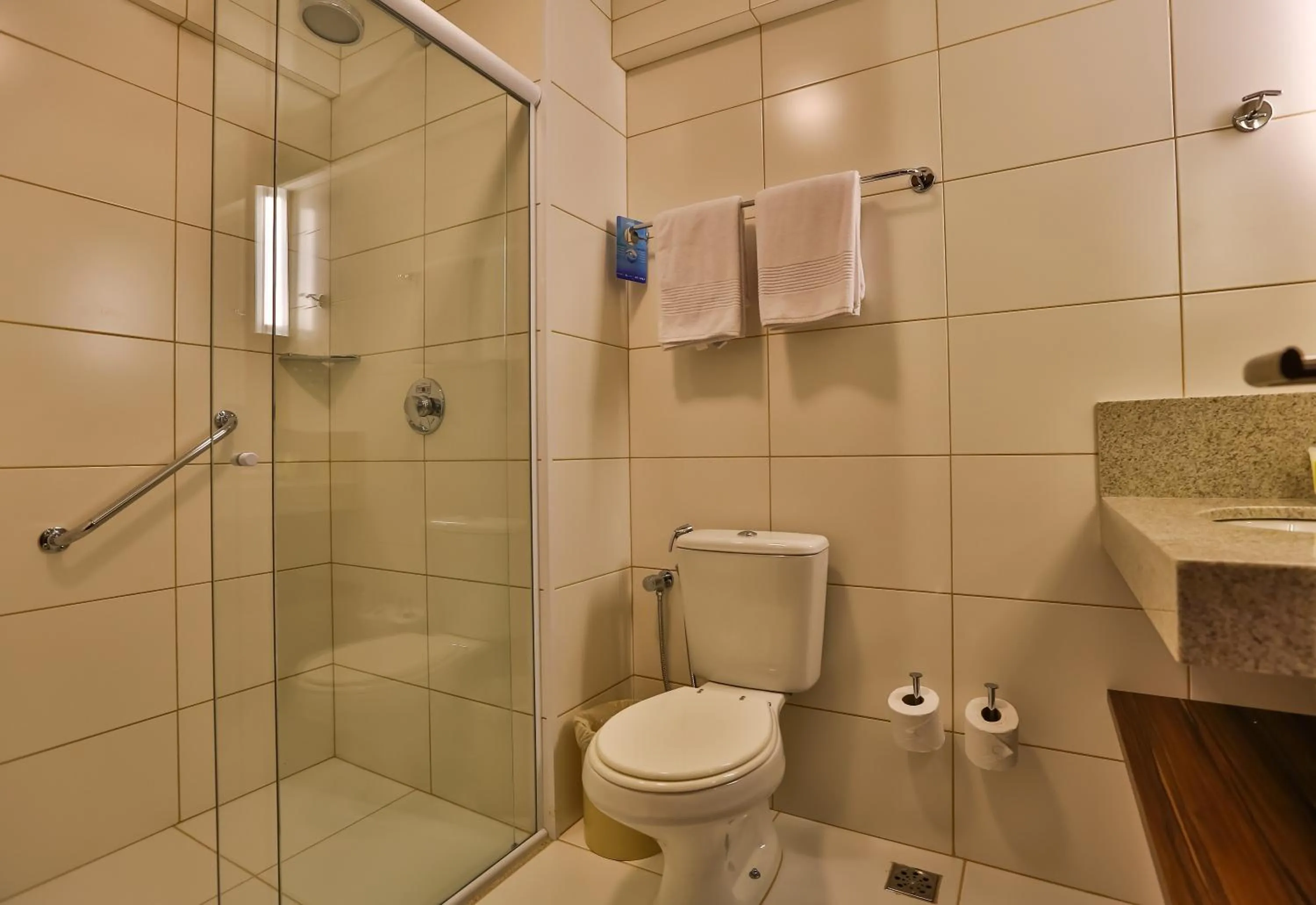 Bathroom in Quality Hotel Flamboyant