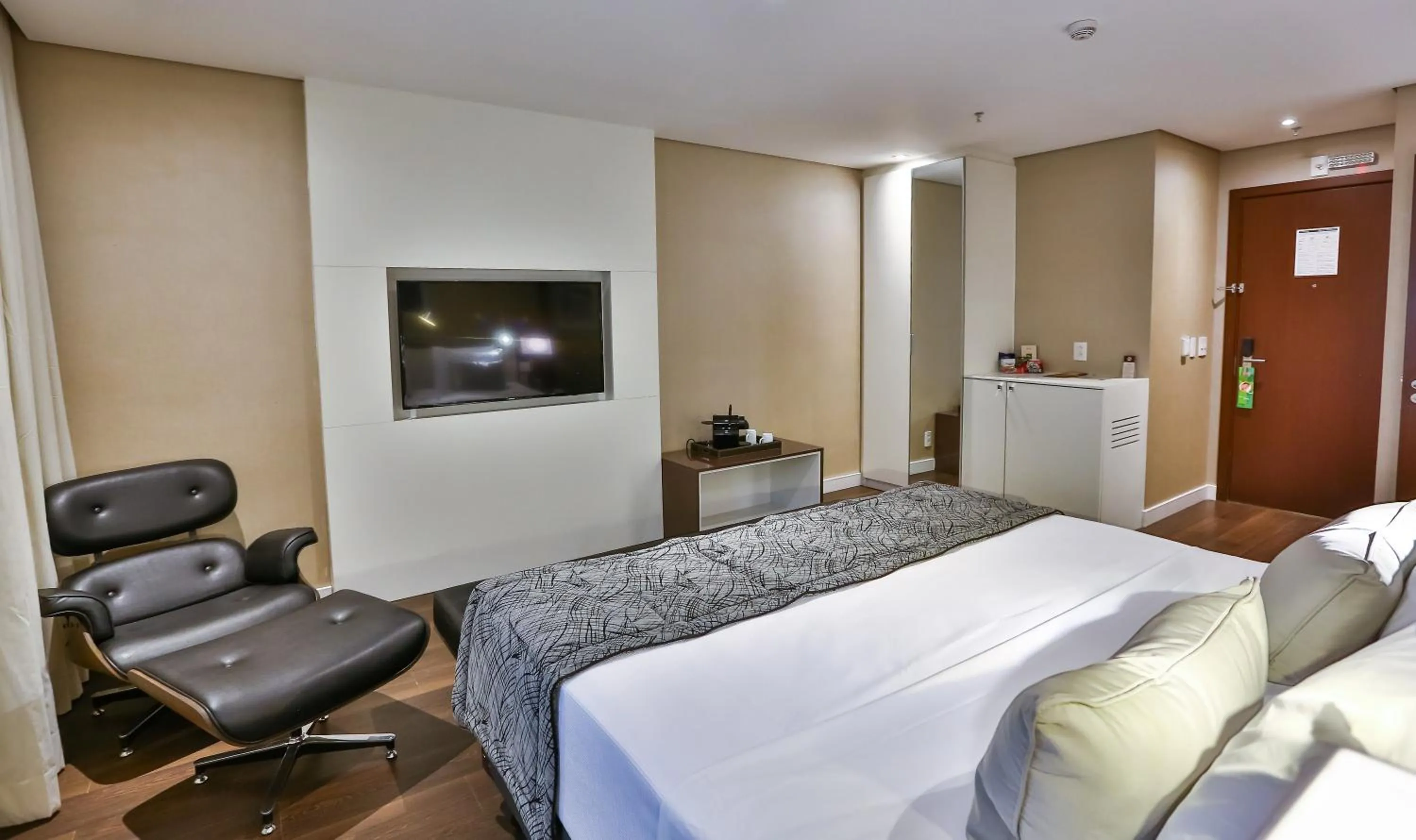 Bedroom, Bed in Quality Hotel Flamboyant