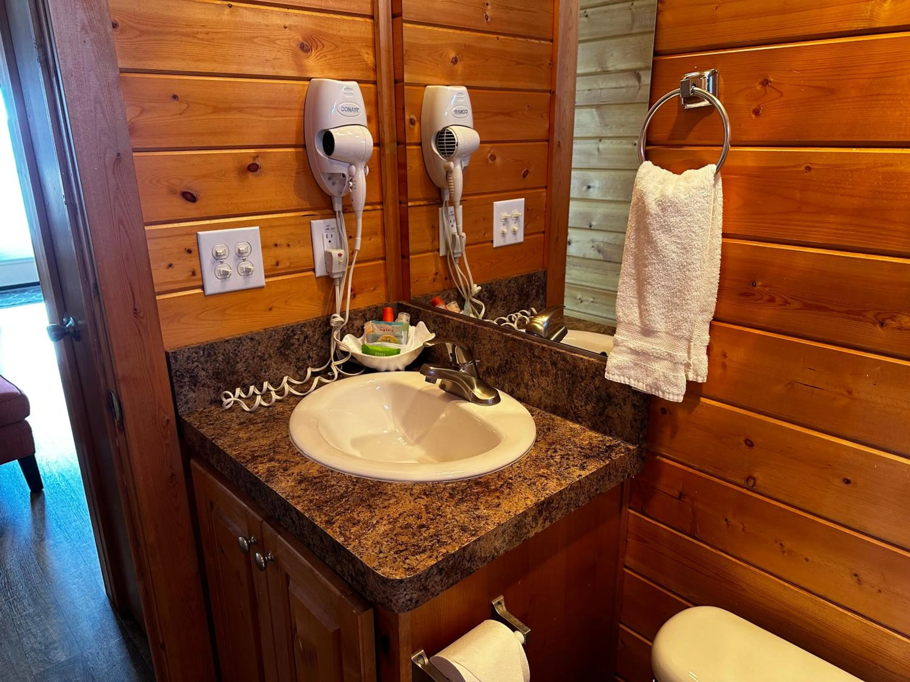 Bathroom in Westport Marina Cottages