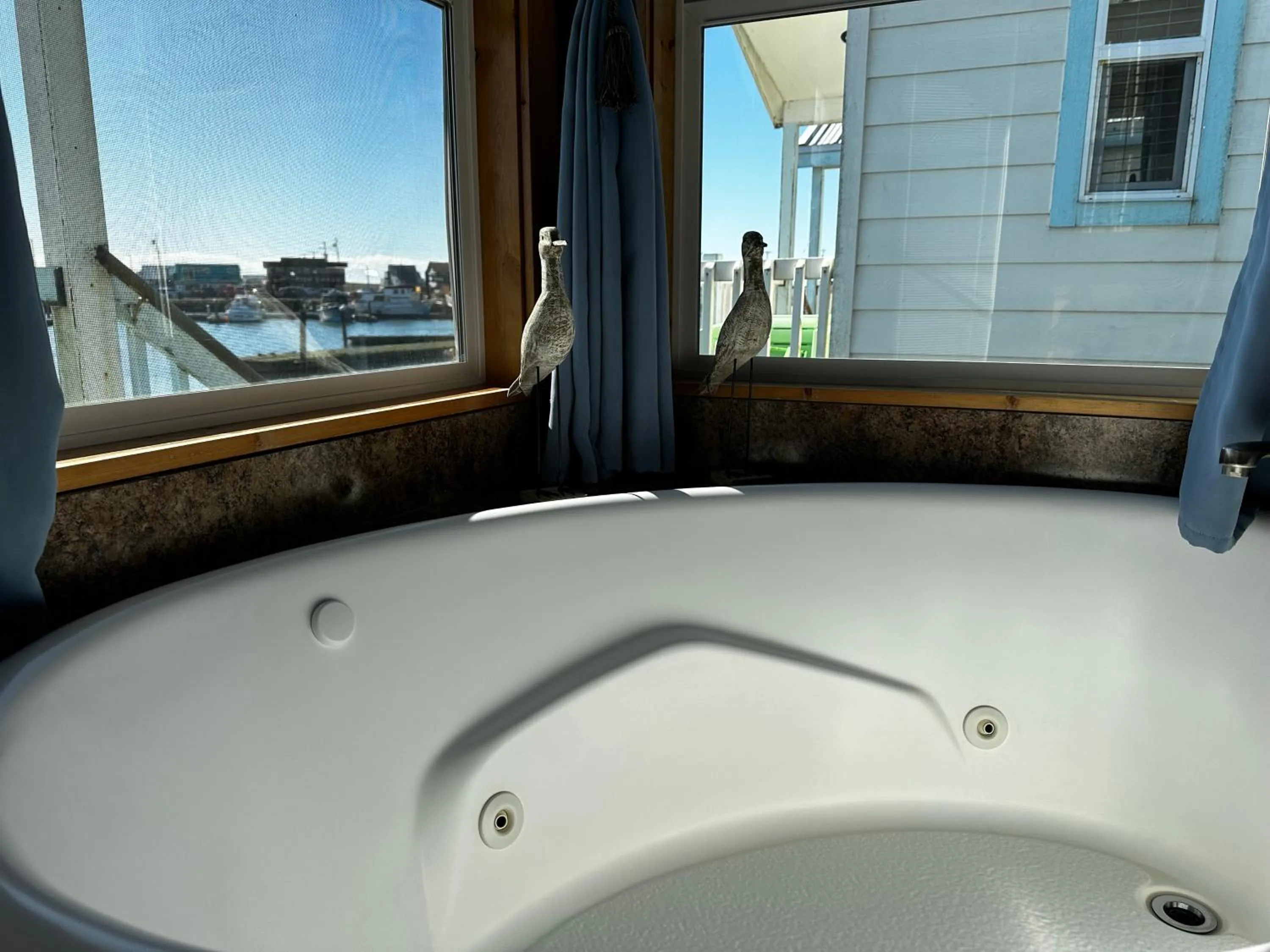 Hot Tub in Westport Marina Cottages
