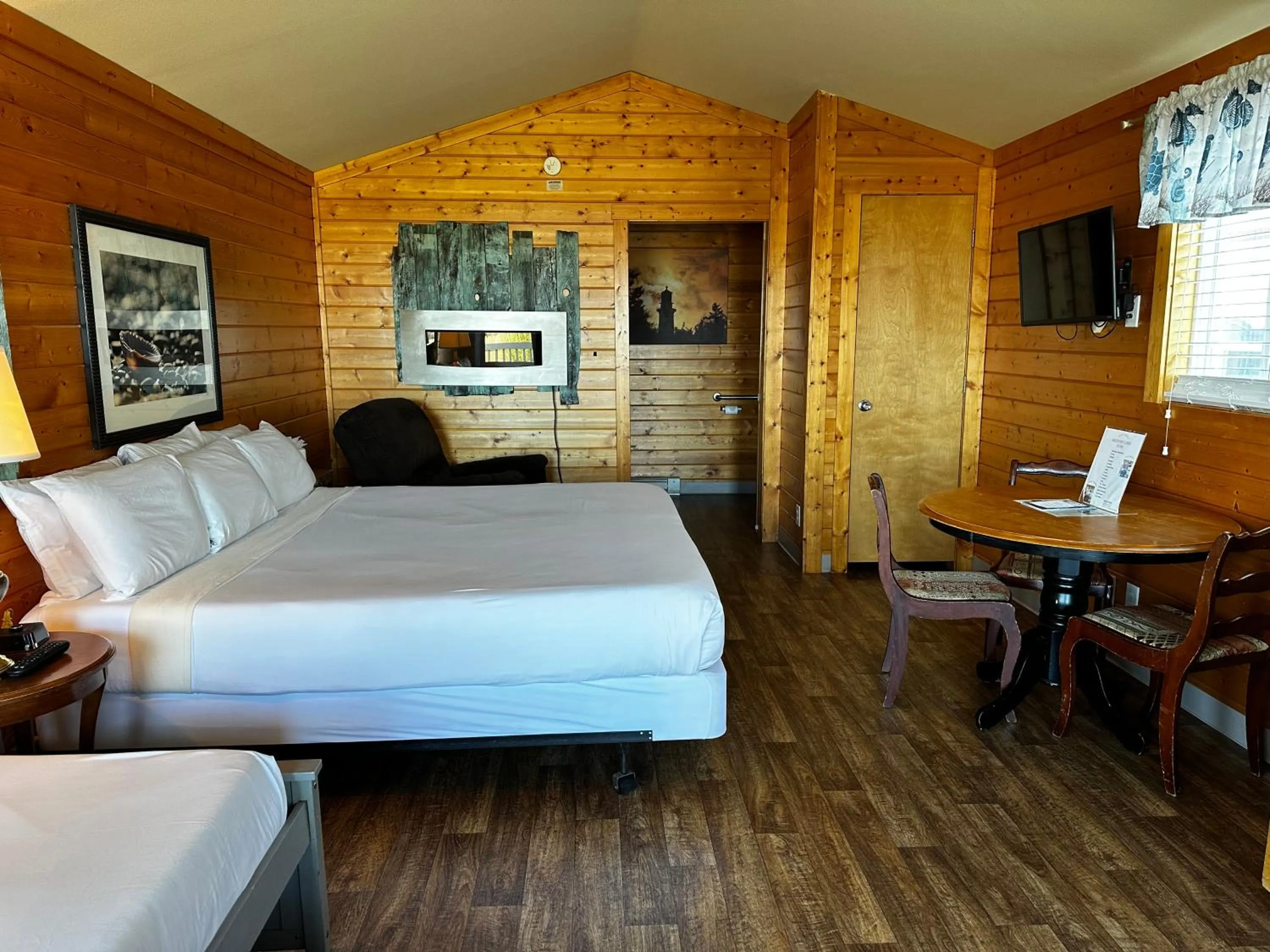 Bedroom, Bed in Westport Marina Cottages