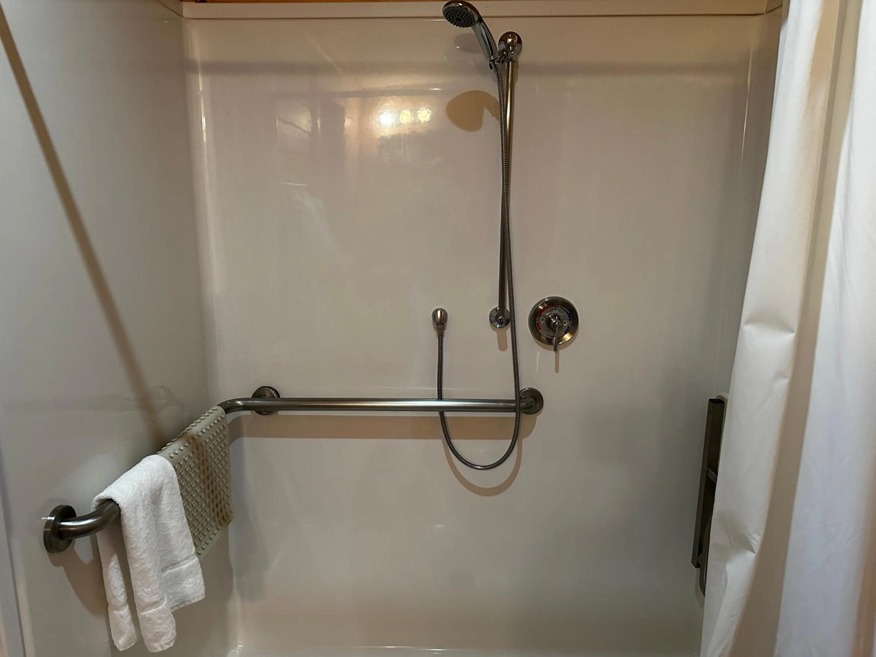 Bathroom in Westport Marina Cottages