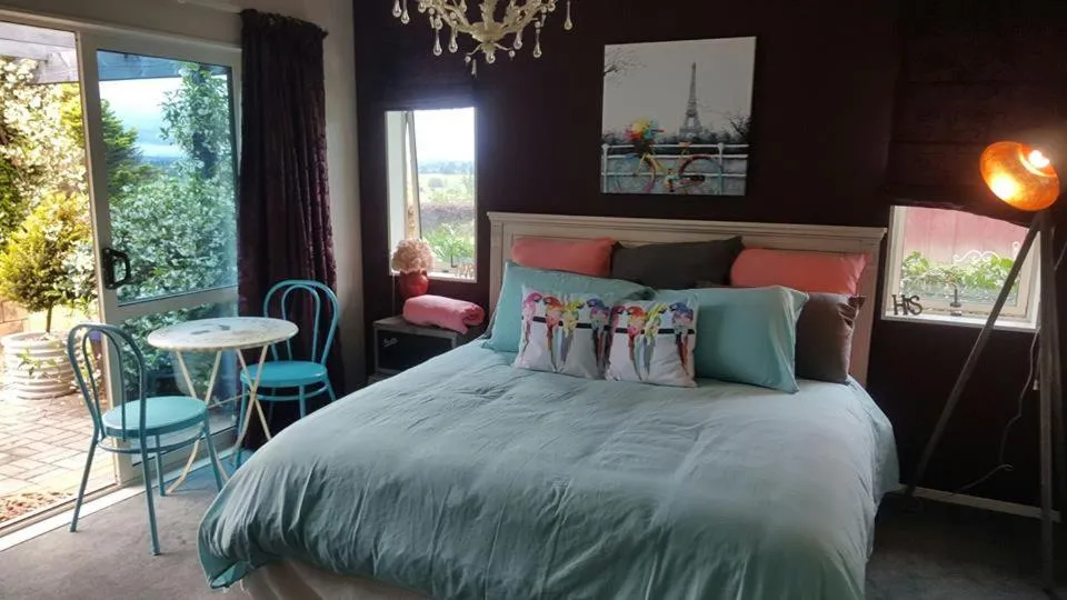 Photo of the whole room, Bed in Waitomo Orchard Estate B&B