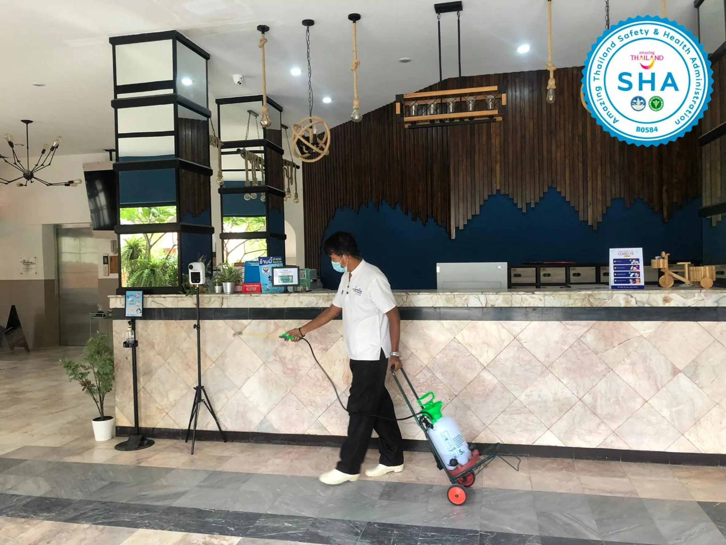 Lobby or reception in Jomtien Longstay Hotel - SHA Plus Certified