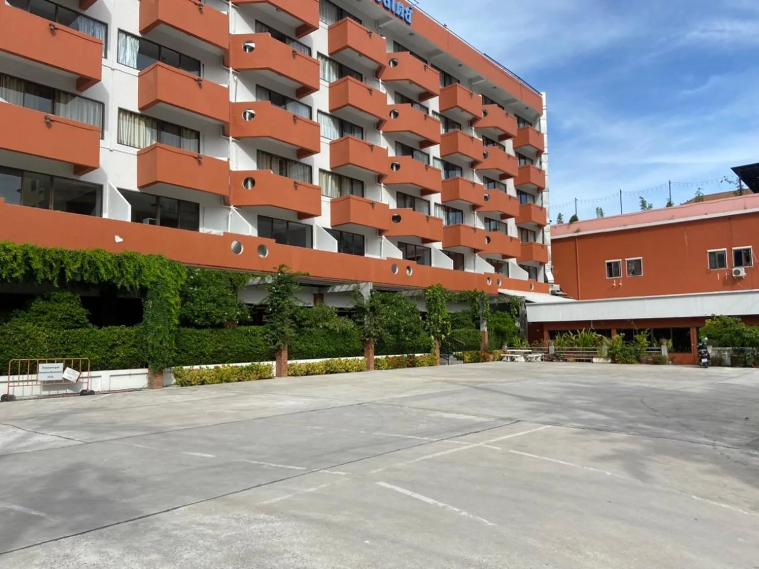 Property building in Jomtien Longstay Hotel - SHA Plus Certified