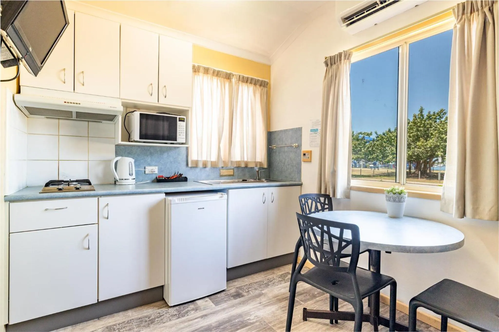 Kitchen or kitchenette in Harbour Lights Tourist Park