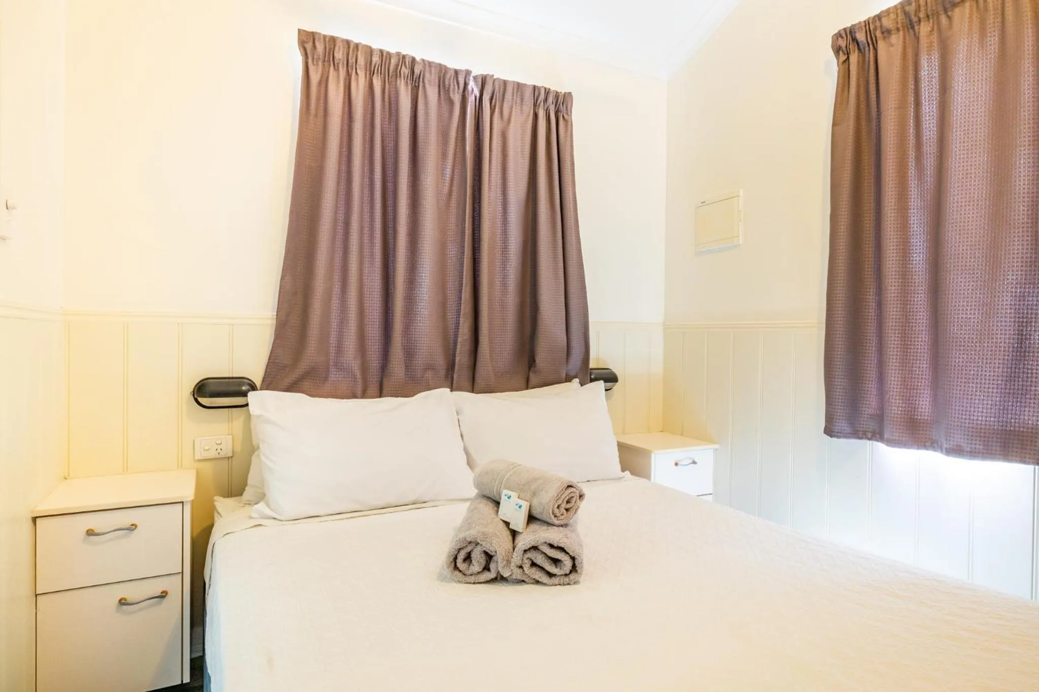 Bed in Harbour Lights Tourist Park