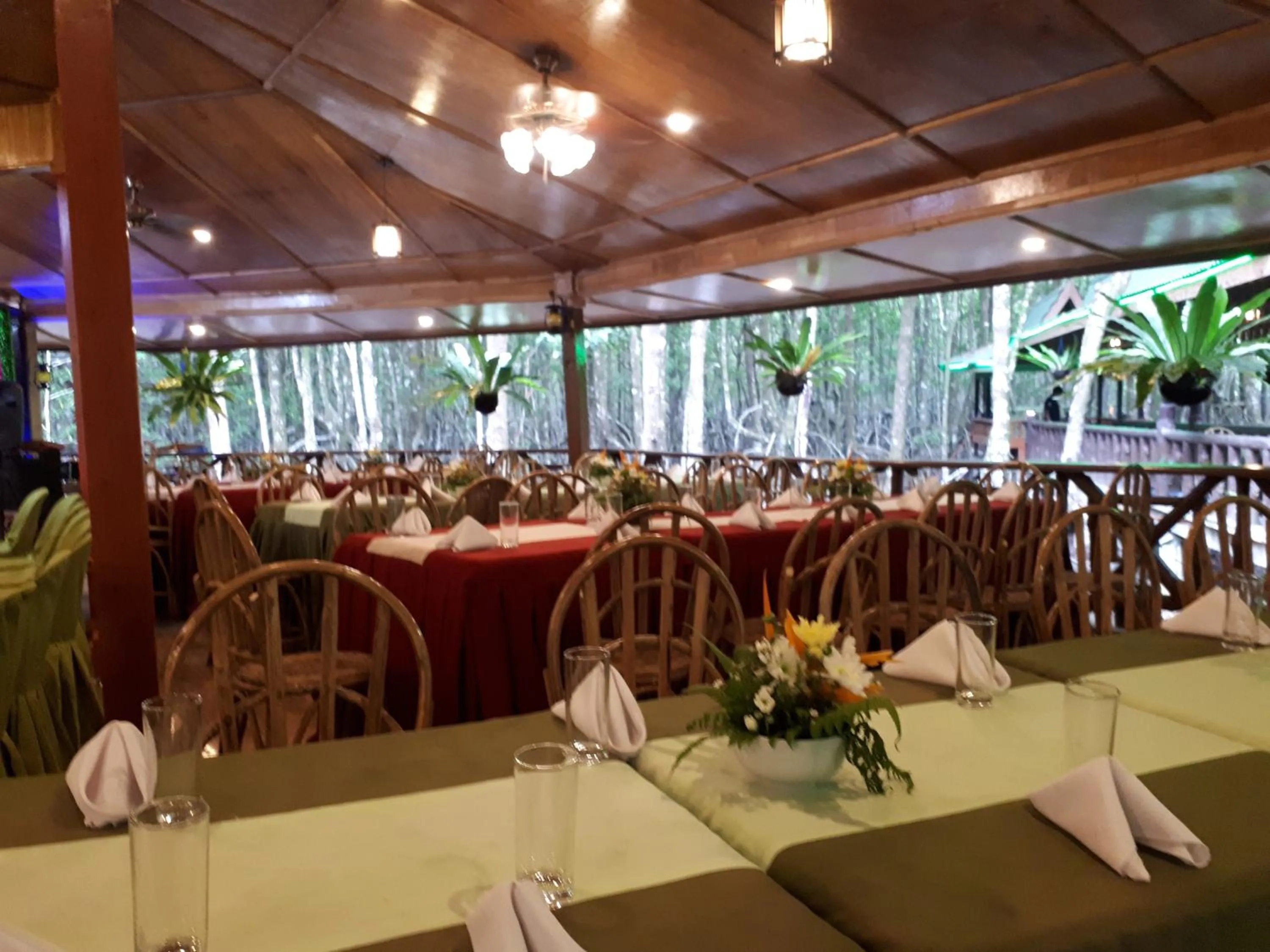 Food and drinks in Villa Israel Ecopark El Nido