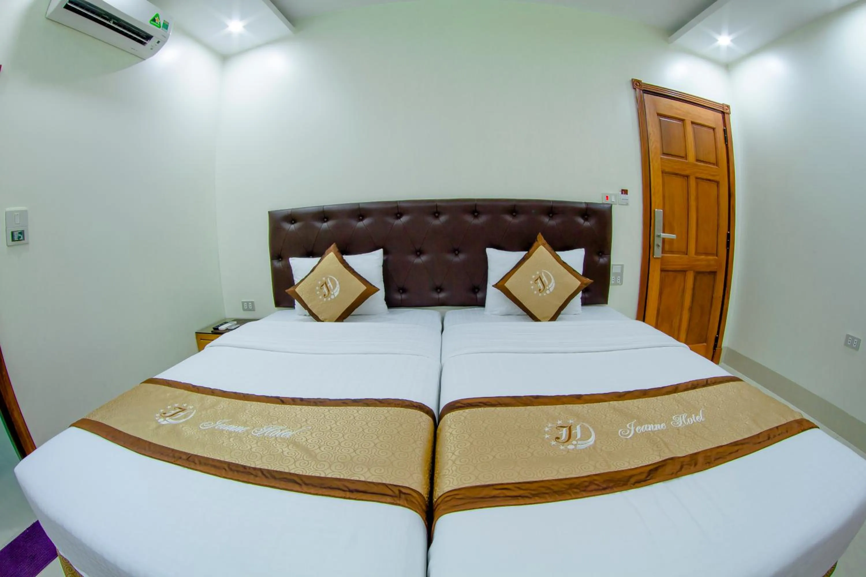 Other, Bed in Jeanne Hotel