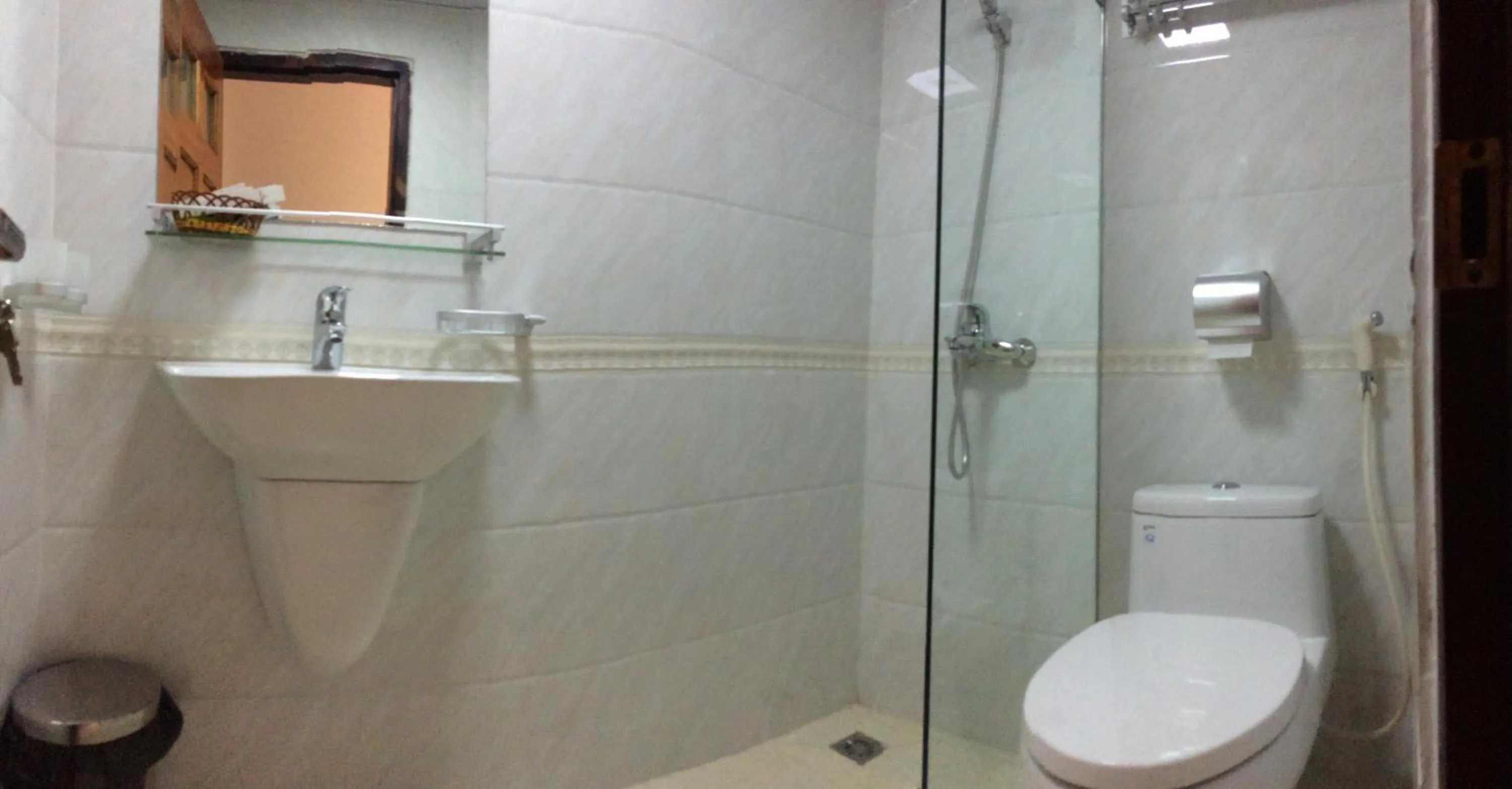 Shower in Jeanne Hotel