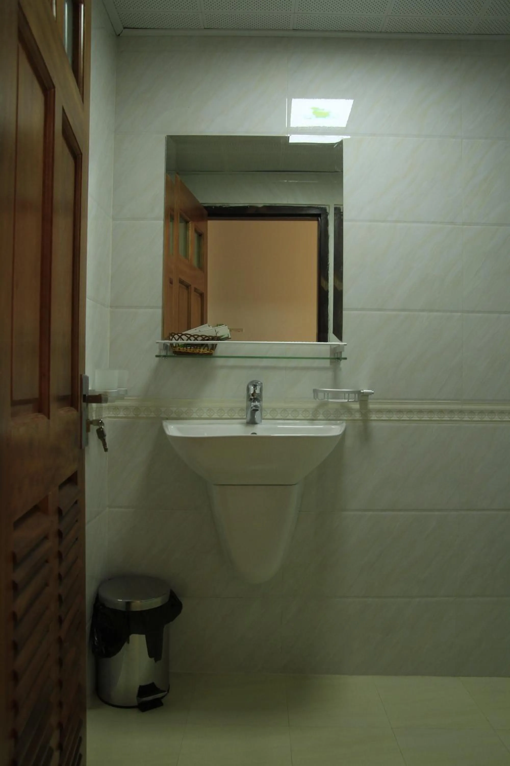 Toilet in Jeanne Hotel