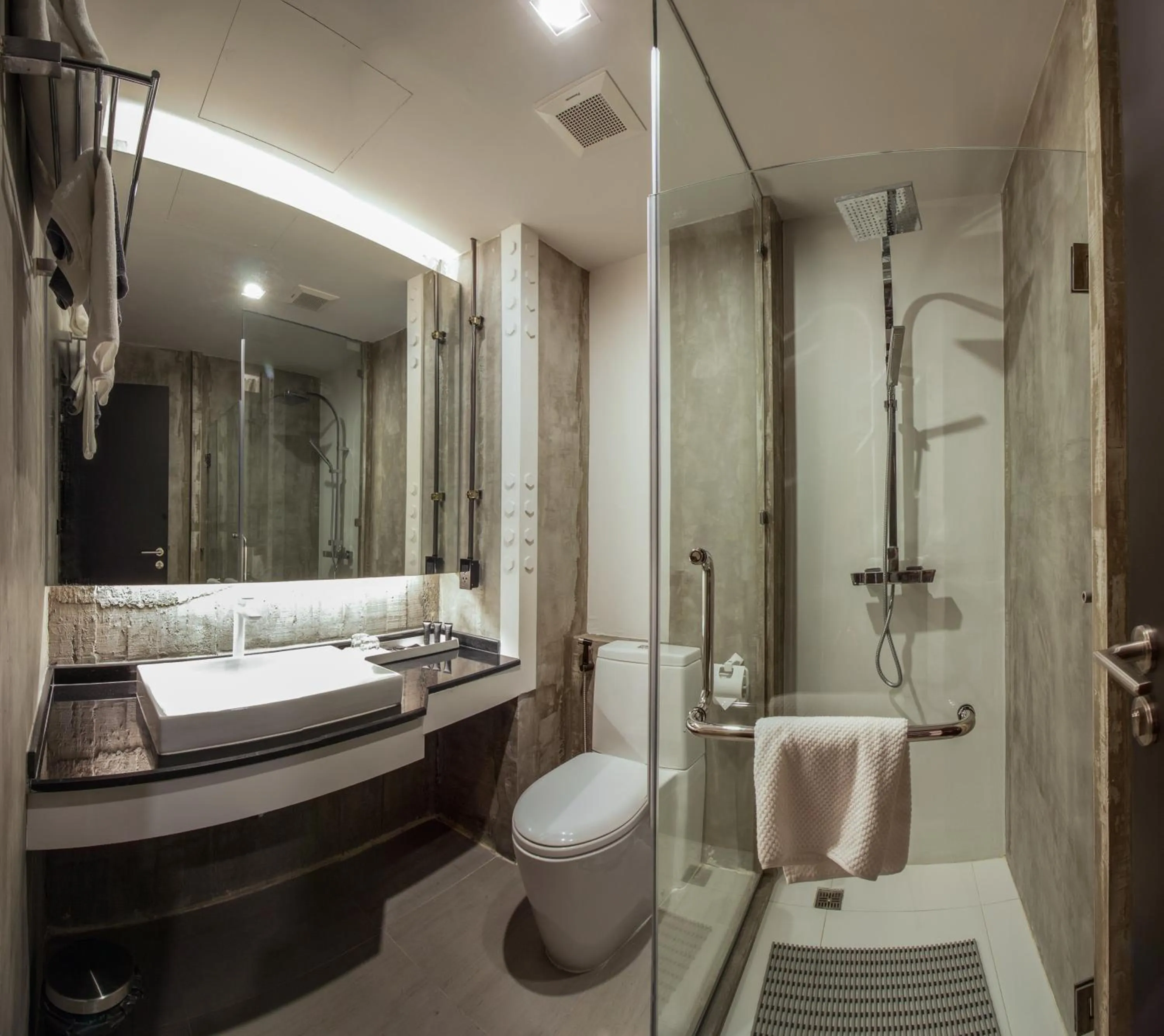 Bathroom in S Hadyai Hotel