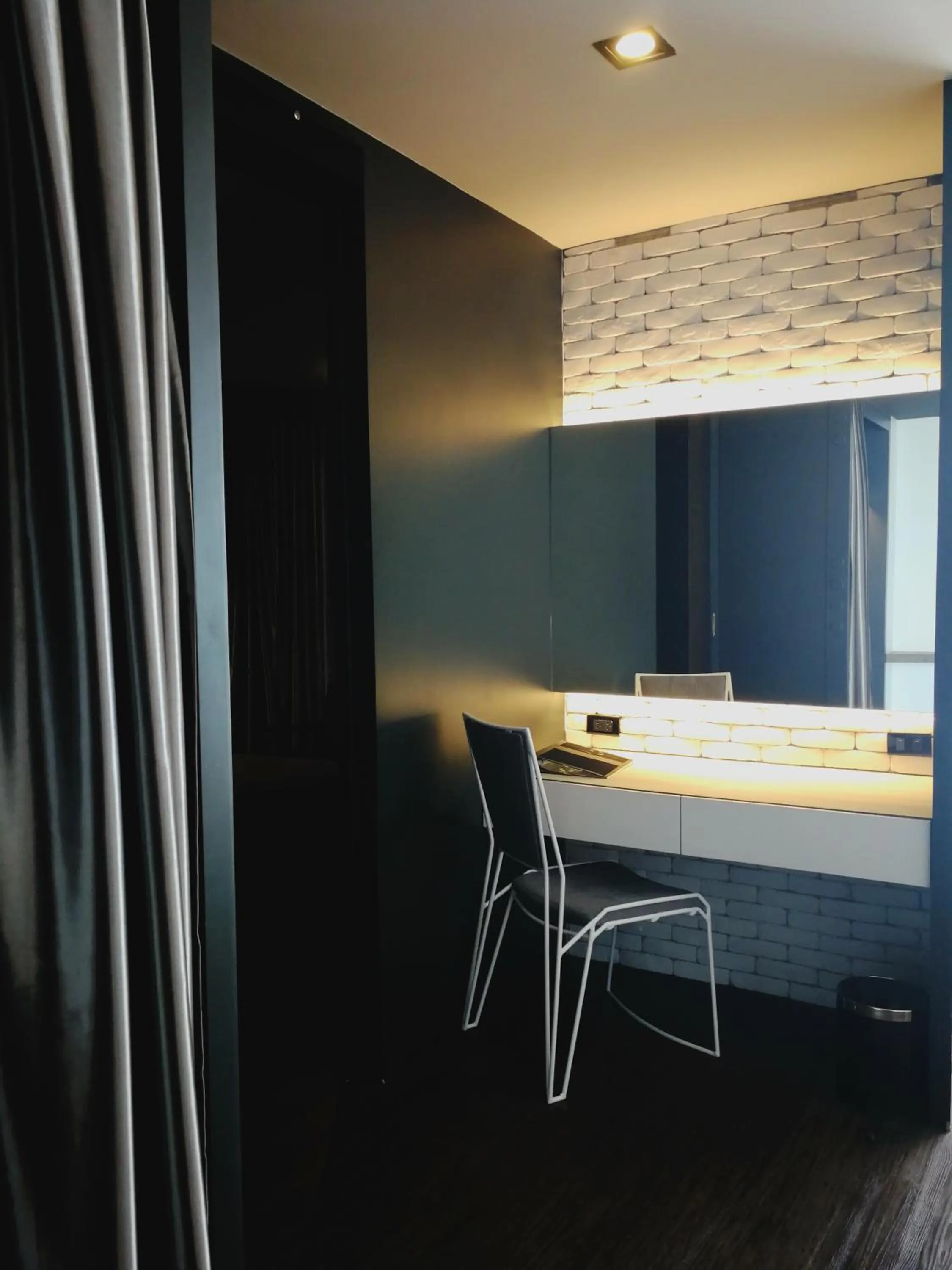 Seating area in S Hadyai Hotel