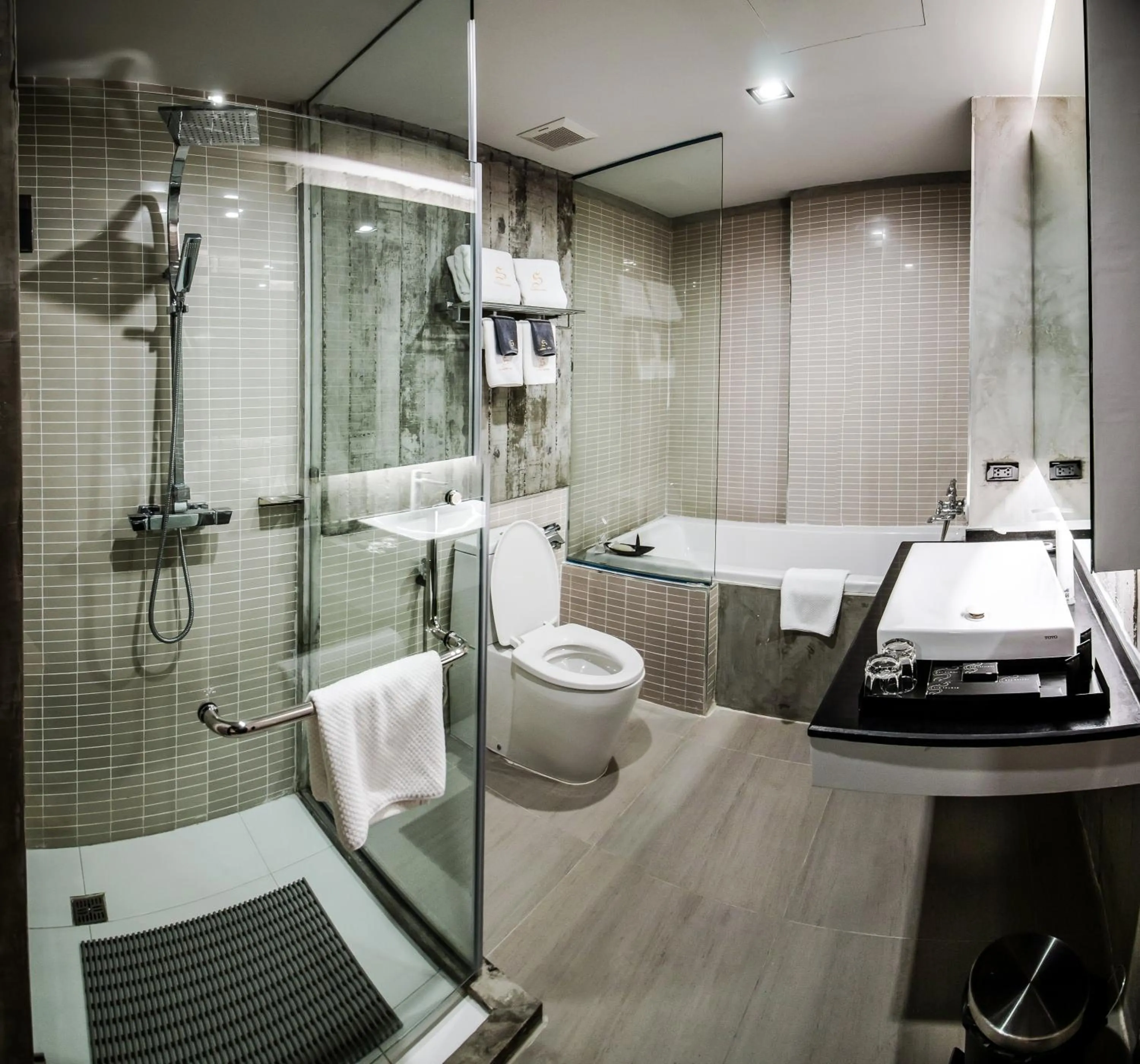 Shower in S Hadyai Hotel