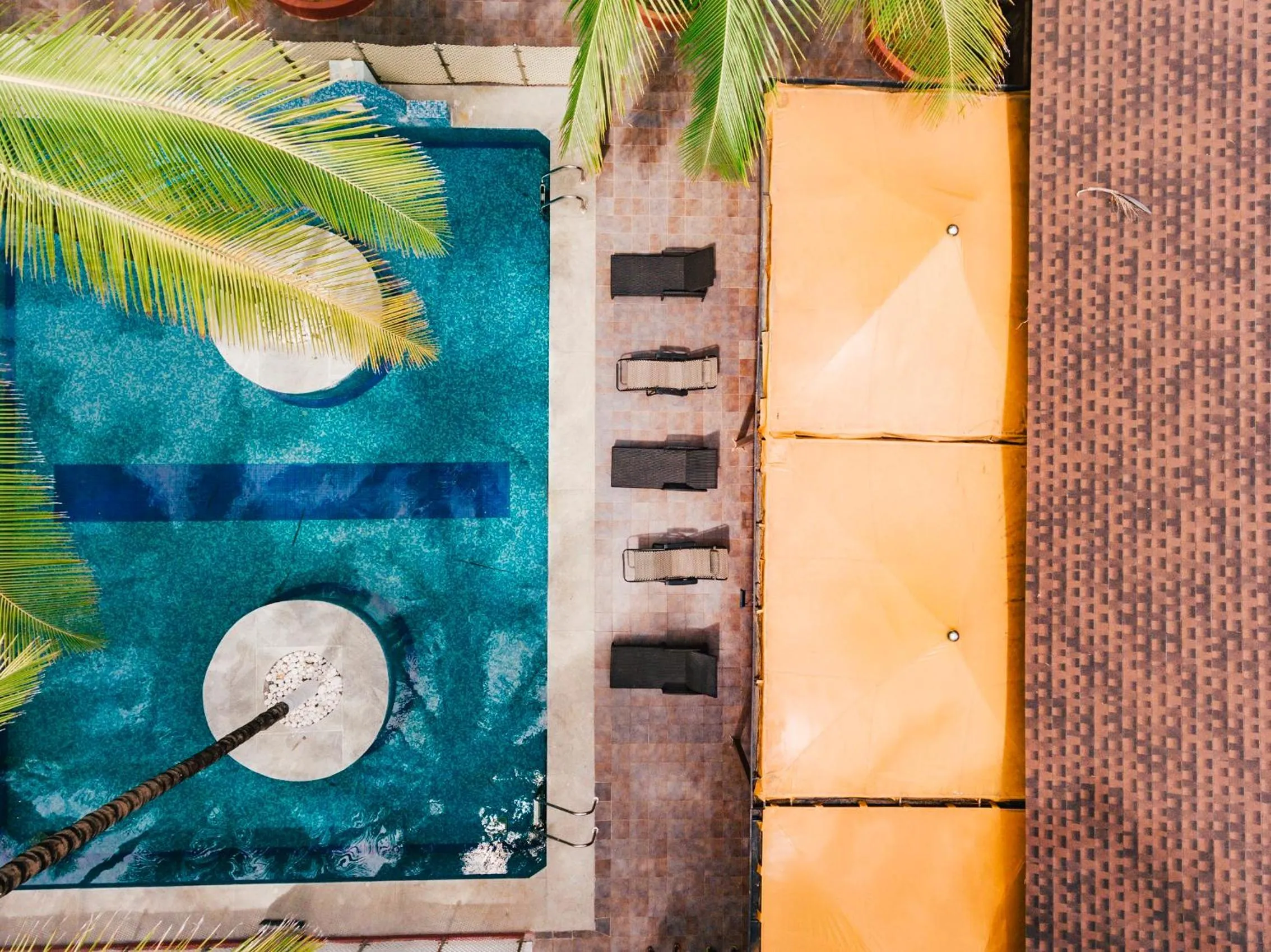 Swimming pool in Sterling Anaikatti