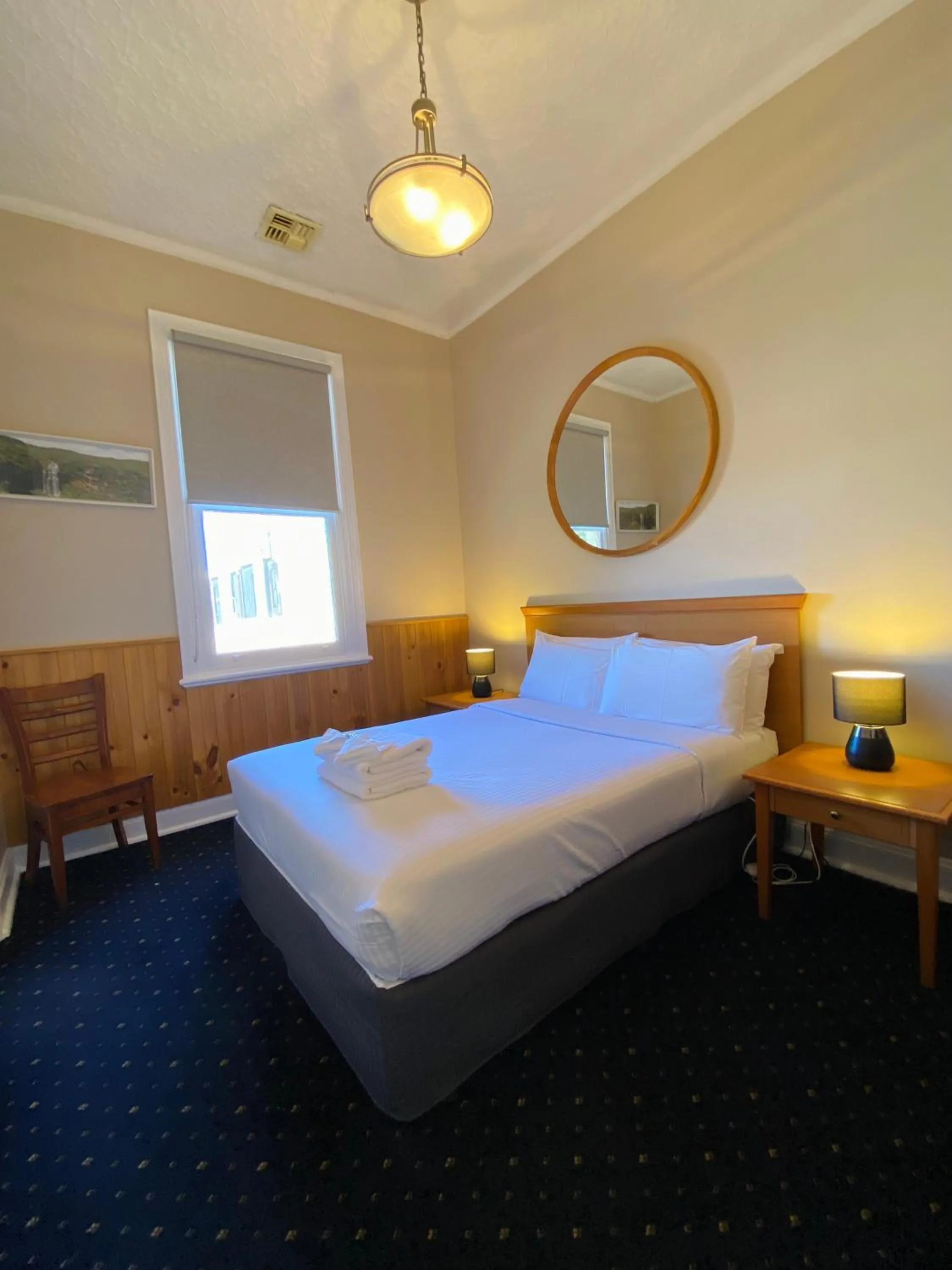 Property building, Bed in Gardners Inn Hotel