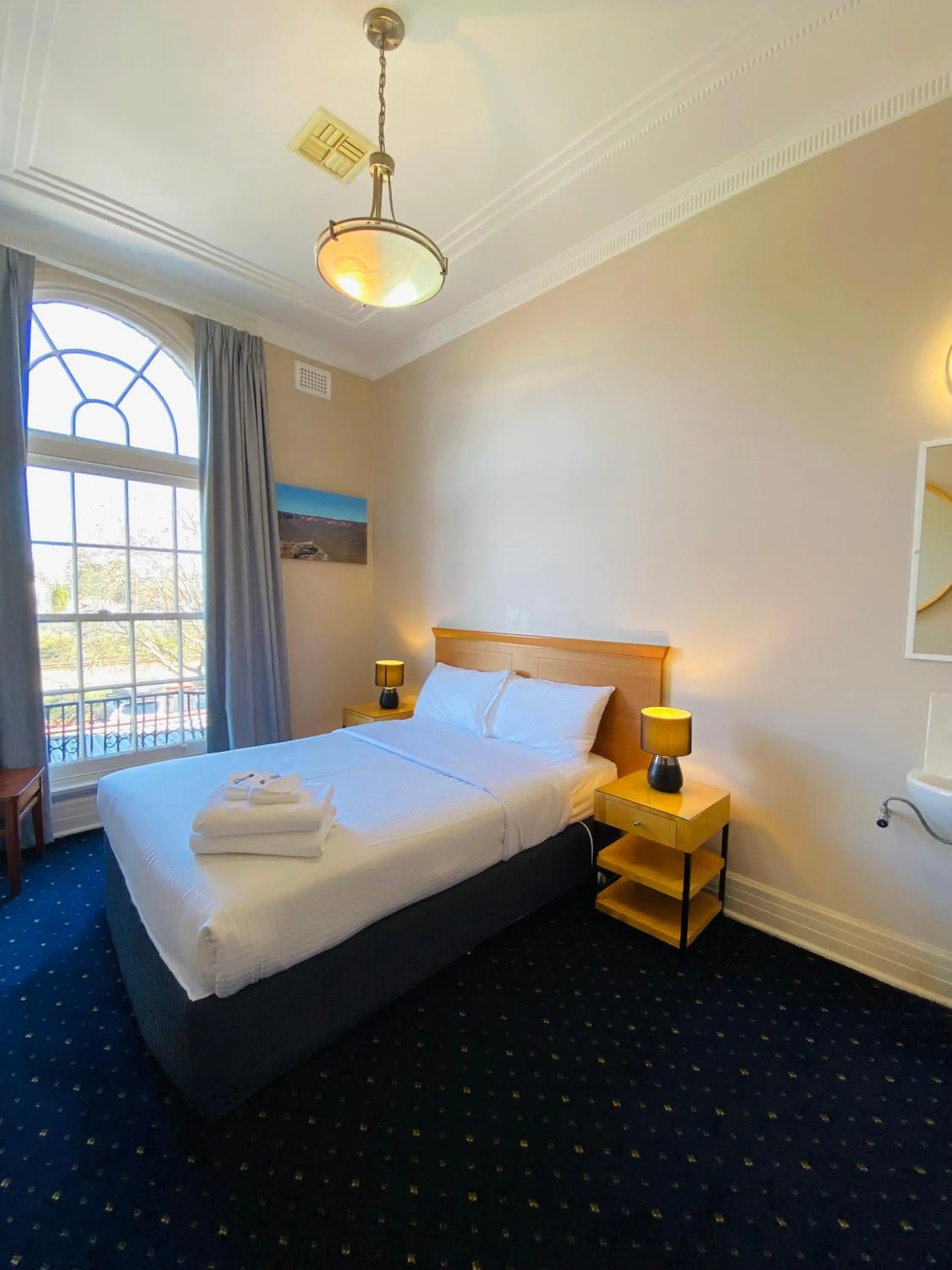 Bed in Gardners Inn Hotel